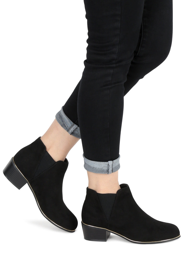 A pair of stylish Emmy Chelsea Boots featuring a block heel, round toe, and elasticated gussets, perfect for casual or dressy outfits.