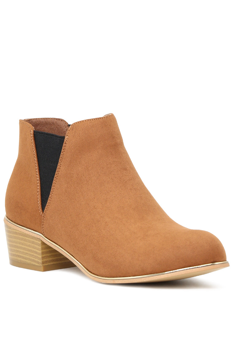 A pair of stylish Emmy Chelsea Boots featuring a block heel, round toe, and elasticated gussets, perfect for casual or dressy outfits.