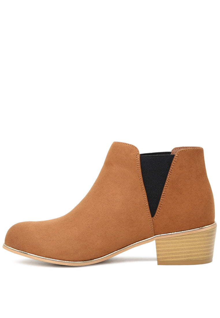 A pair of stylish Emmy Chelsea Boots featuring a block heel, round toe, and elasticated gussets, perfect for casual or dressy outfits.