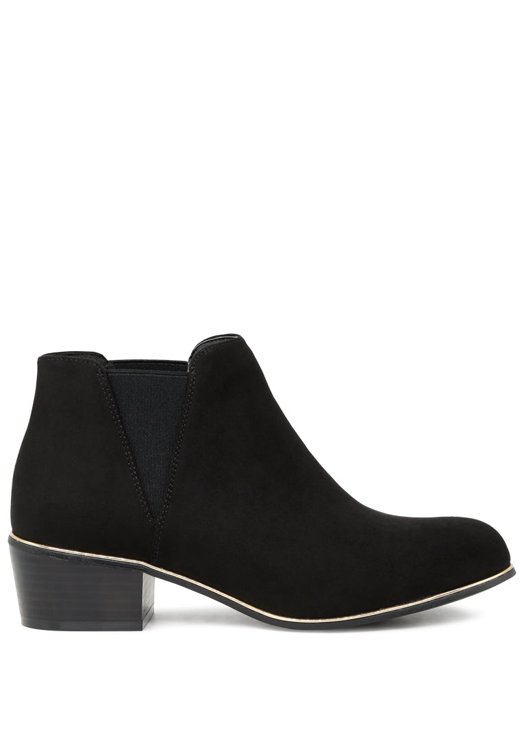 A pair of stylish Emmy Chelsea Boots featuring a block heel, round toe, and elasticated gussets, perfect for casual or dressy outfits.