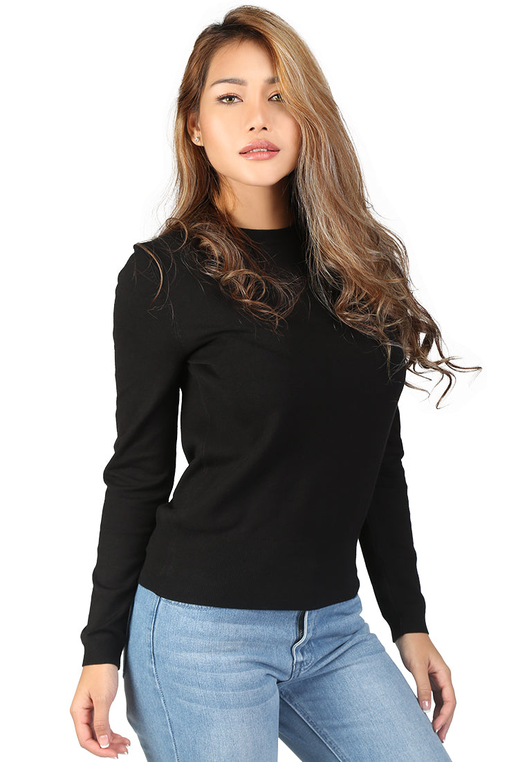 Fine Knit Striped Sweater featuring a round neck, long sleeves, and ribbed cuffs in a stylish striped pattern.