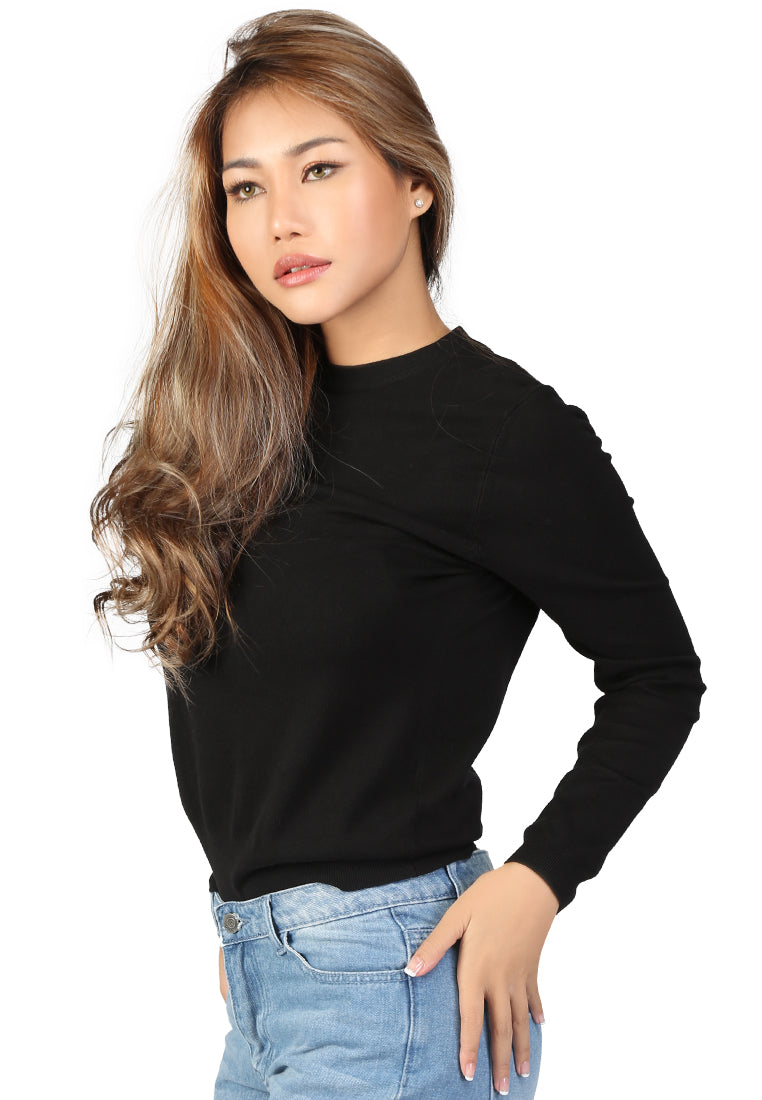 Fine Knit Striped Sweater featuring a round neck, long sleeves, and ribbed cuffs in a stylish striped pattern.