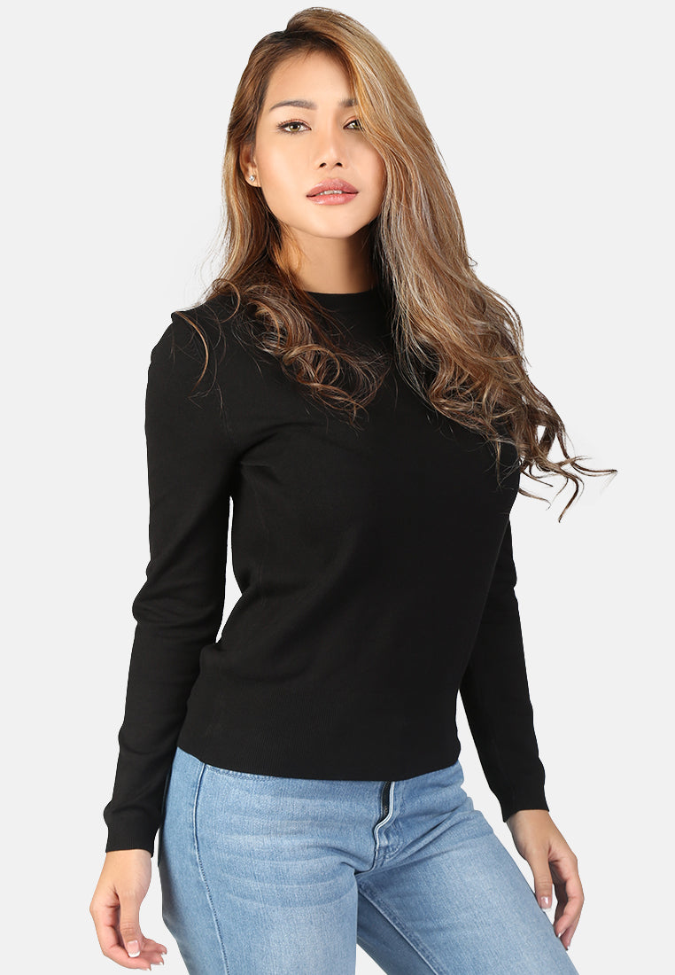 Fine Knit Striped Sweater featuring a round neck, long sleeves, and ribbed cuffs in a stylish striped pattern.