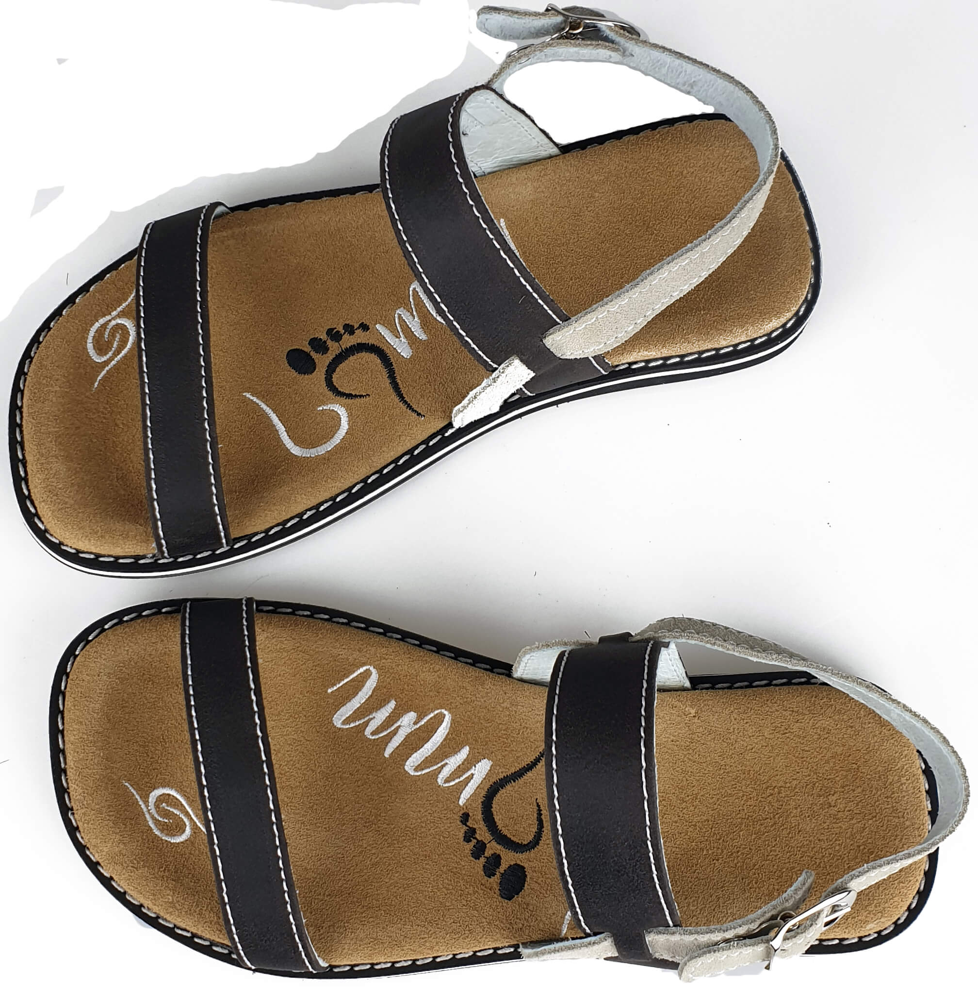 Stylish Braun and Beige Flip-Flops 4052 with anatomical insole, perfect for summer wear.