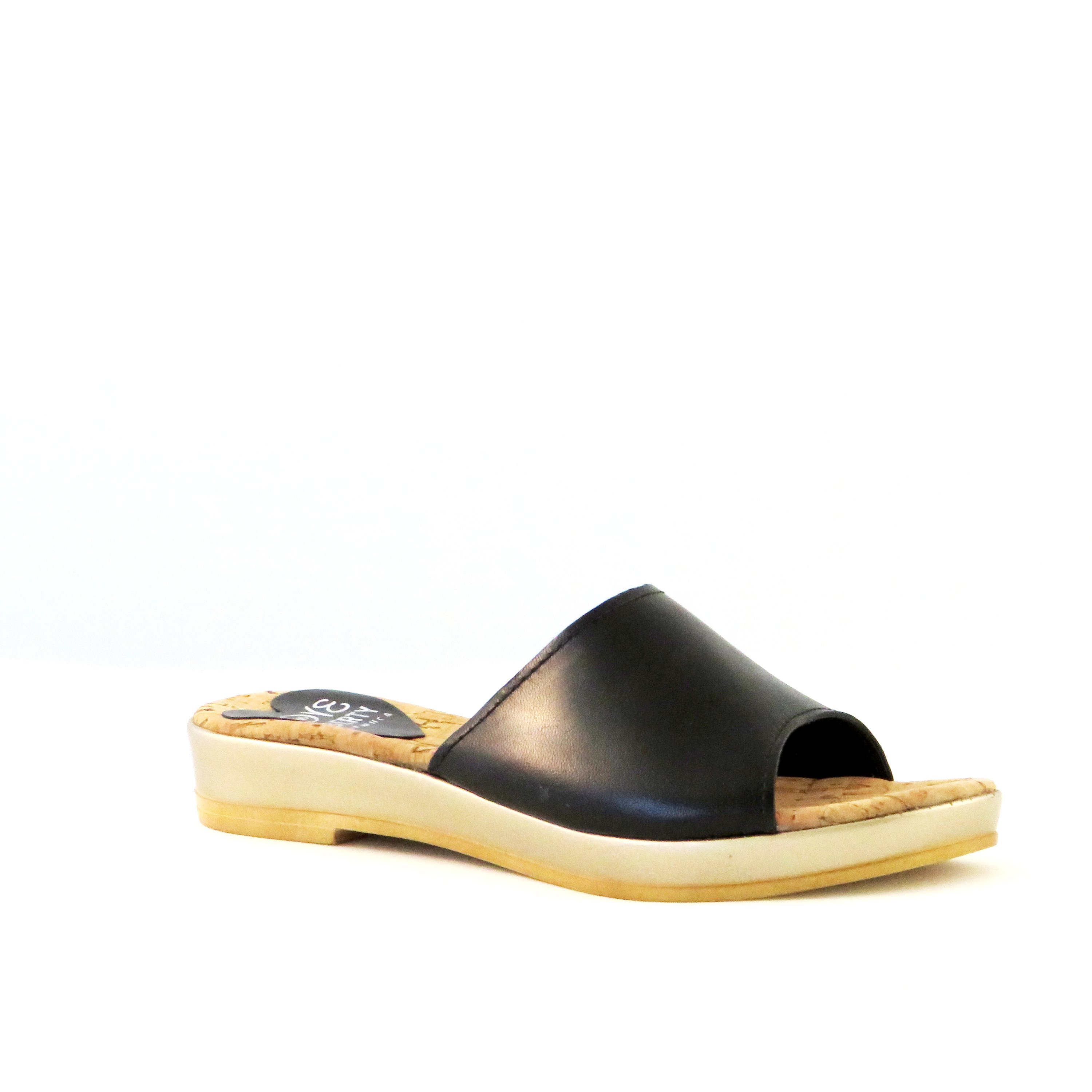 Stylish Getaway sandal with crinkled leather upper and low wedge outsole, perfect for any occasion.