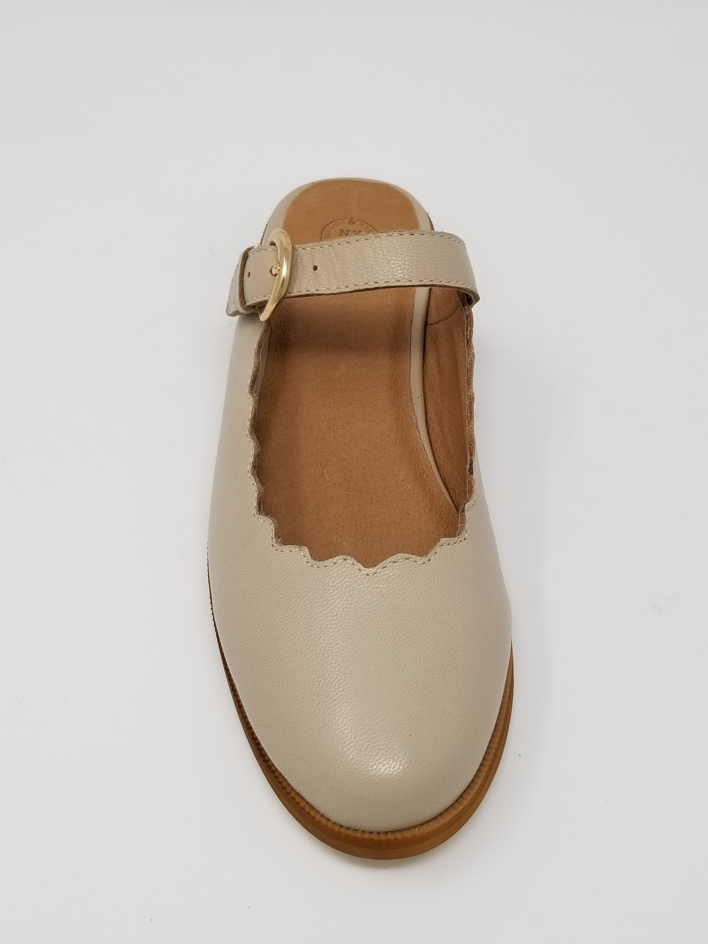 A pair of Glendale shoes featuring an all-leather upper and lining, showcasing a sleek design with a comfortable memory foam insole and slip-resistant outsole.