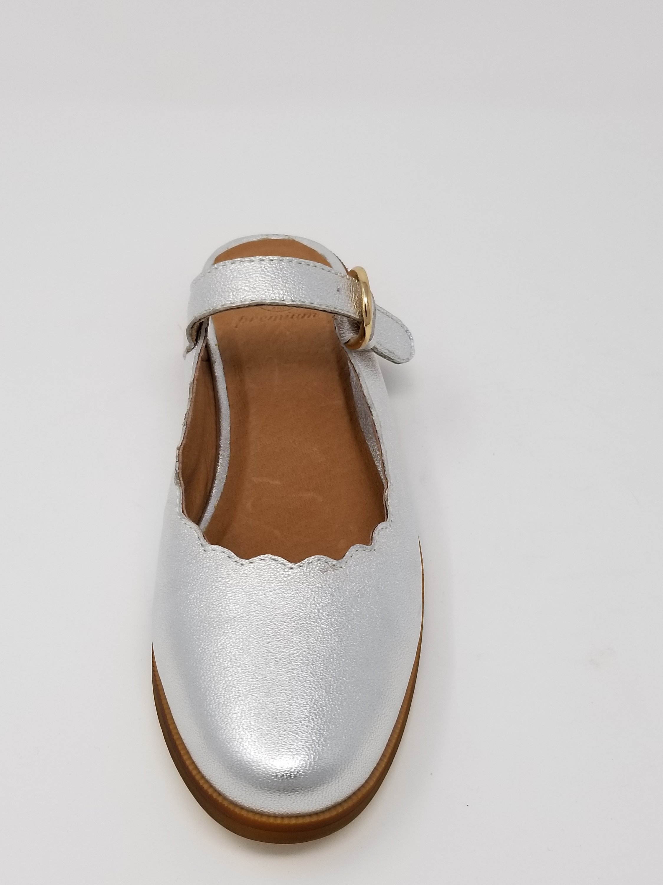 A pair of Glendale shoes featuring an all-leather upper and lining, showcasing a sleek design with a comfortable memory foam insole and slip-resistant outsole.