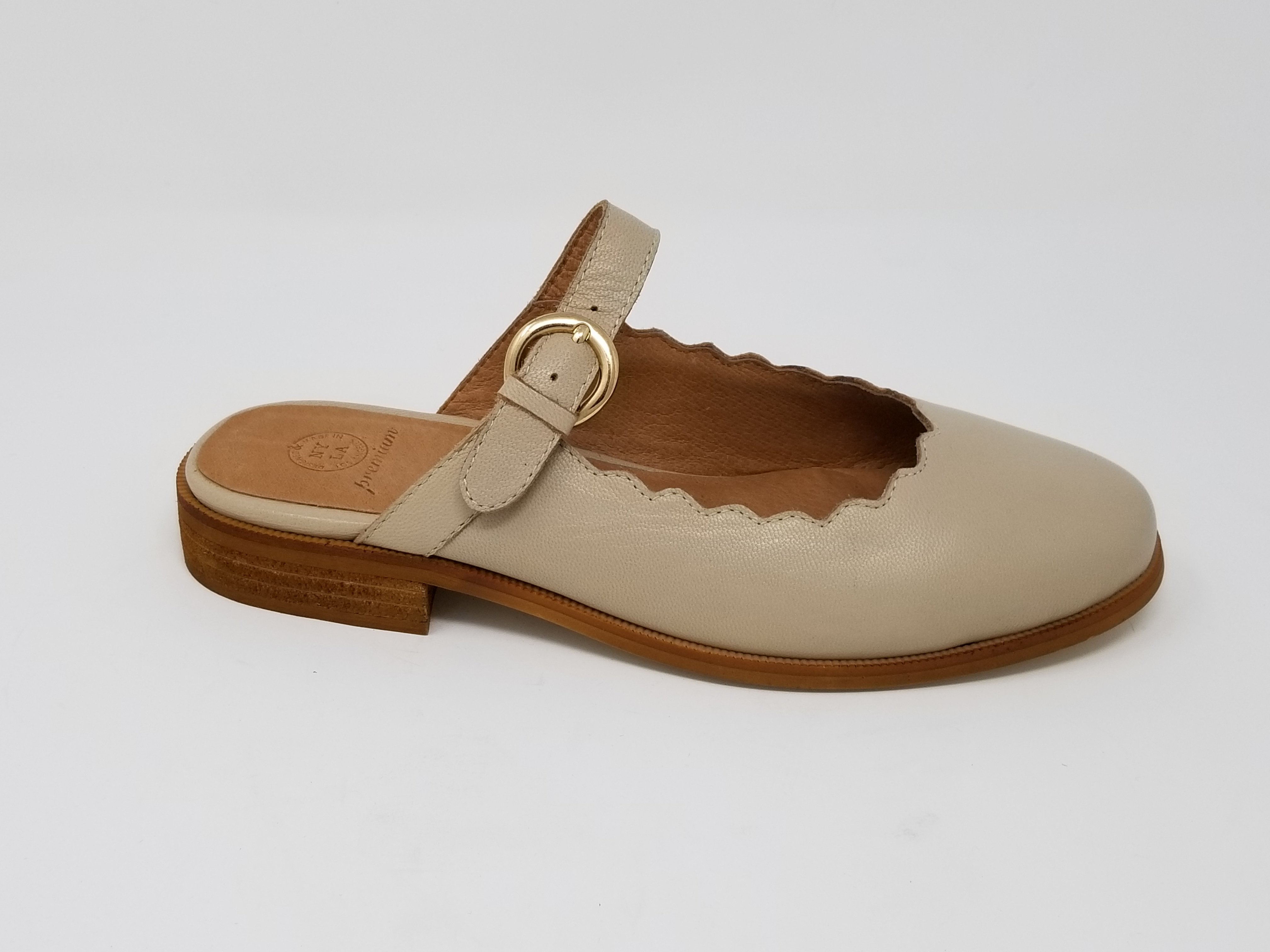 A pair of Glendale shoes featuring an all-leather upper and lining, showcasing a sleek design with a comfortable memory foam insole and slip-resistant outsole.