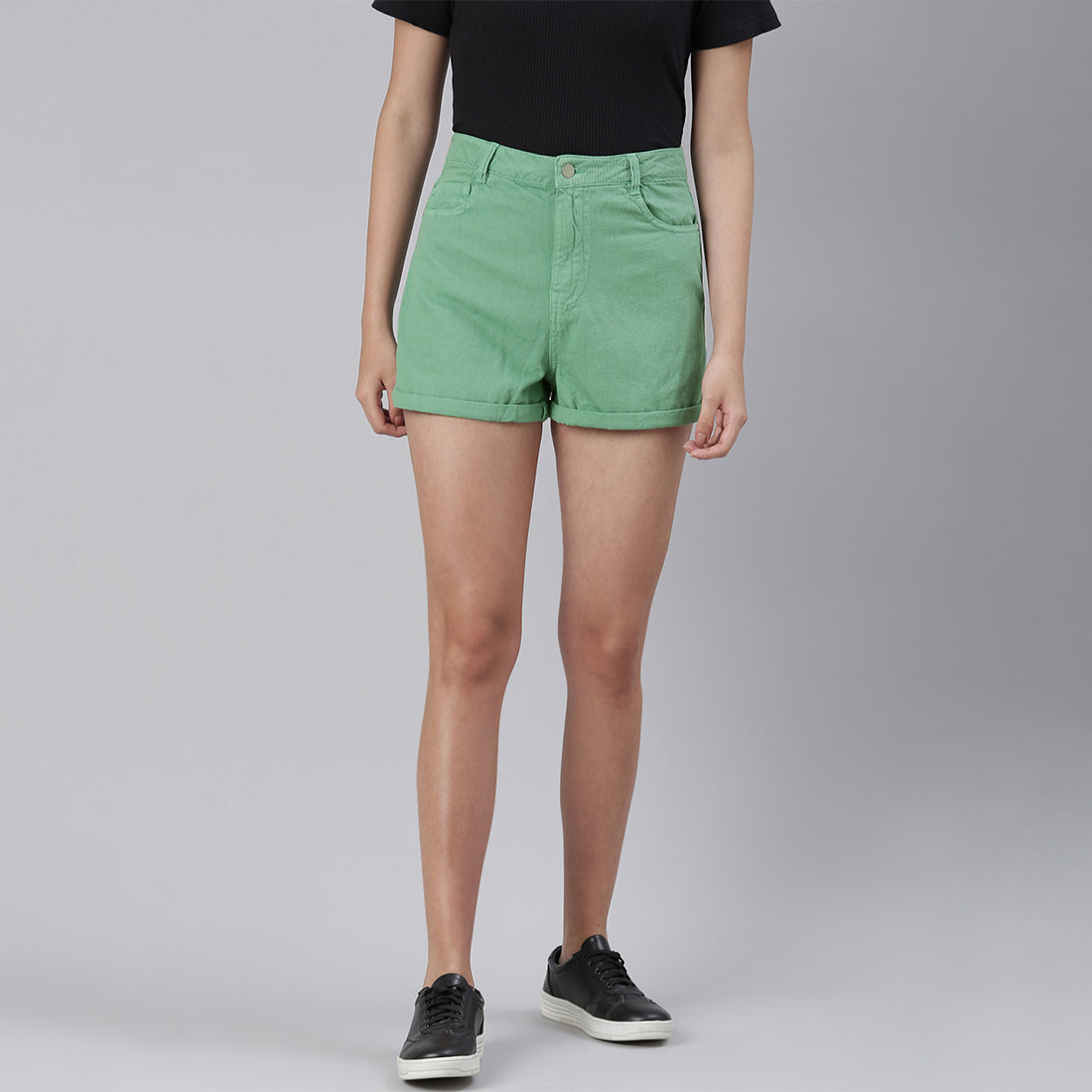 Green Basic Upturn Hem Shorts featuring a stylish turned up hem and multiple pockets, perfect for summer wear.