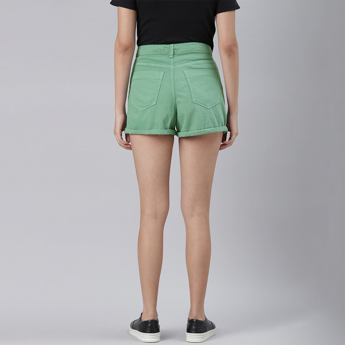 Green Basic Upturn Hem Shorts featuring a stylish turned up hem and multiple pockets, perfect for summer wear.