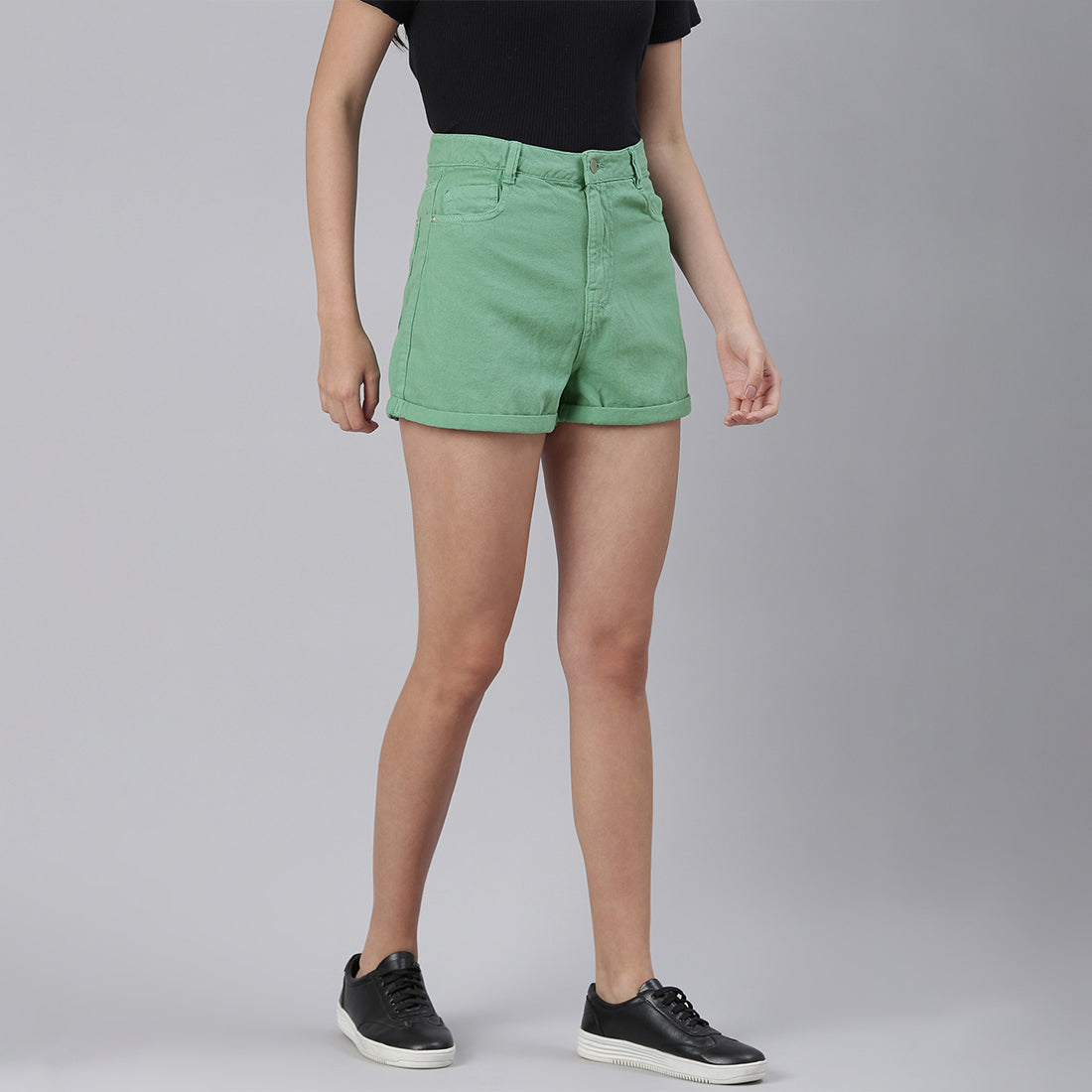 Green Basic Upturn Hem Shorts featuring a stylish turned up hem and multiple pockets, perfect for summer wear.