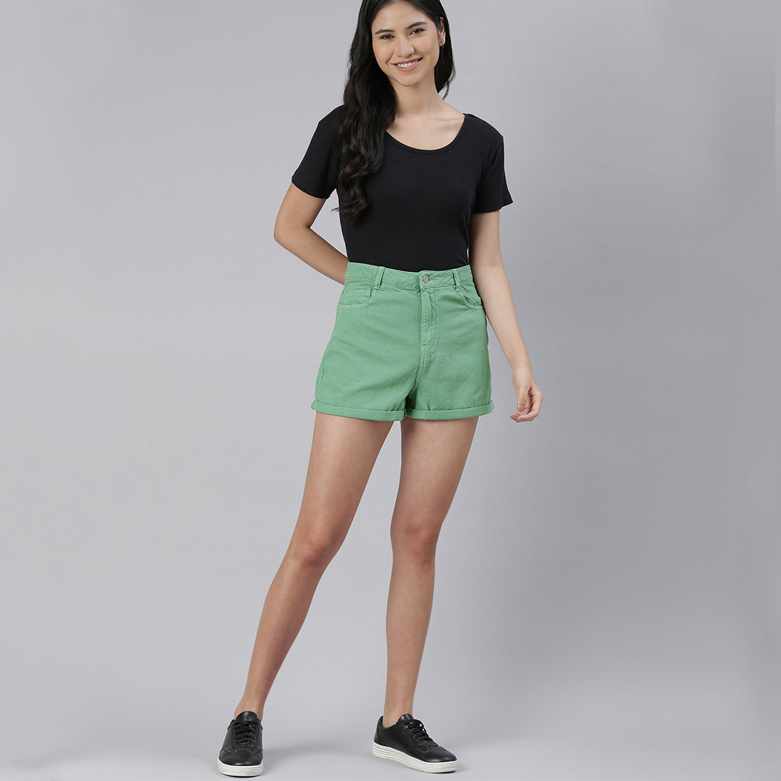 Green Basic Upturn Hem Shorts featuring a stylish turned up hem and multiple pockets, perfect for summer wear.