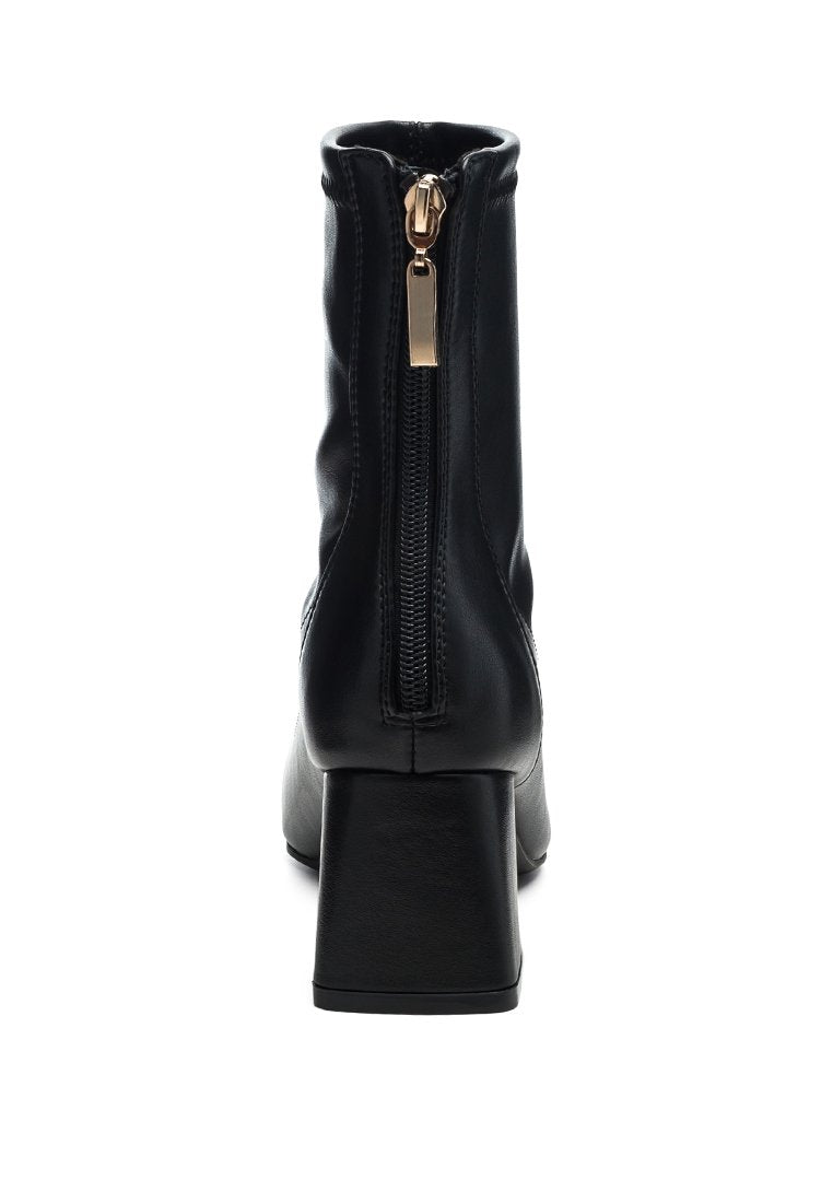 Hera Runaway Classic Ankle Boots featuring block heel and back zipper, made from faux leather.