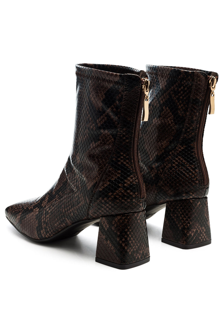 Hera Runaway Classic Ankle Boots featuring block heel and back zipper, made from faux leather.