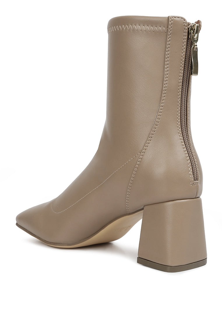 Hera Runaway Classic Ankle Boots featuring block heel and back zipper, made from faux leather.