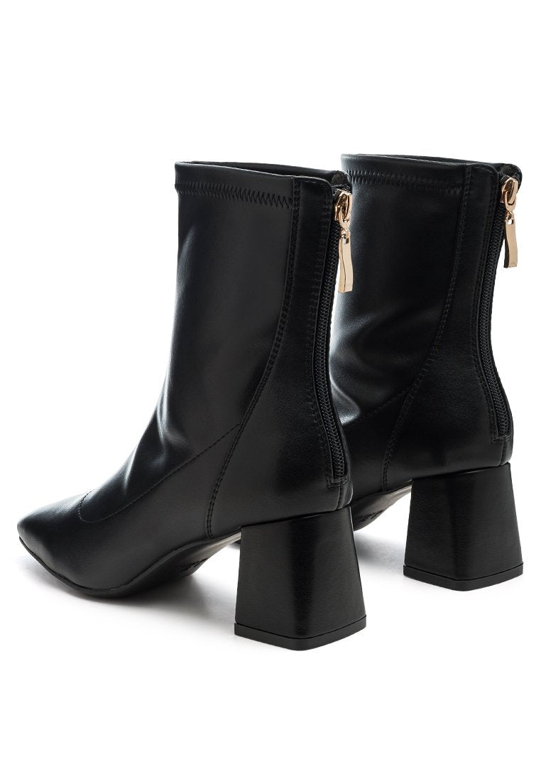 Hera Runaway Classic Ankle Boots featuring block heel and back zipper, made from faux leather.