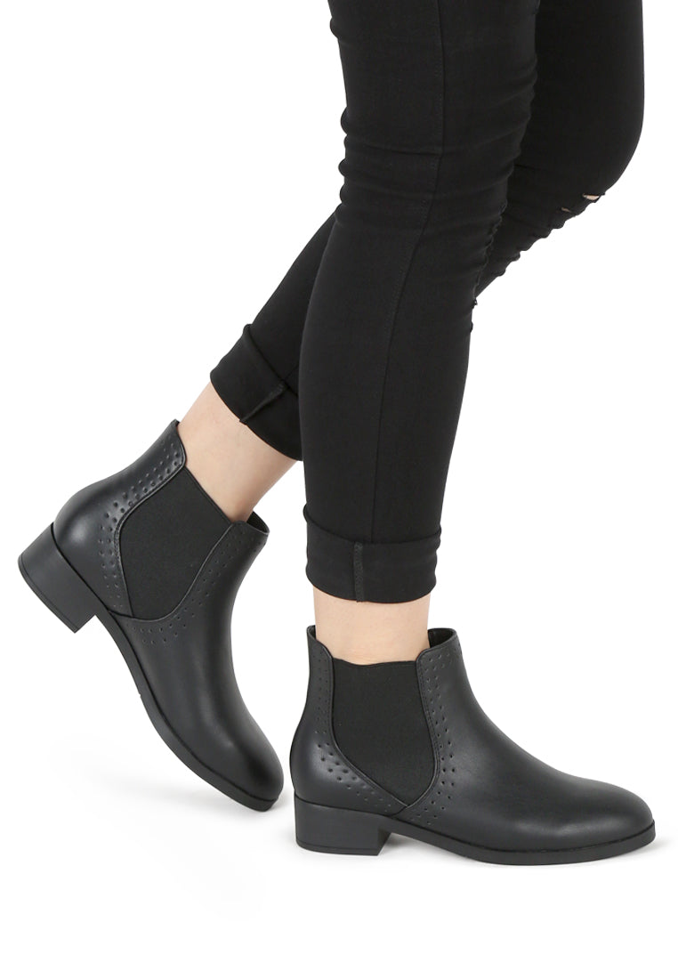 Stylish Kimberly Chelsea Boots featuring a block heel and elasticated gussets, perfect for casual or dressy outfits.