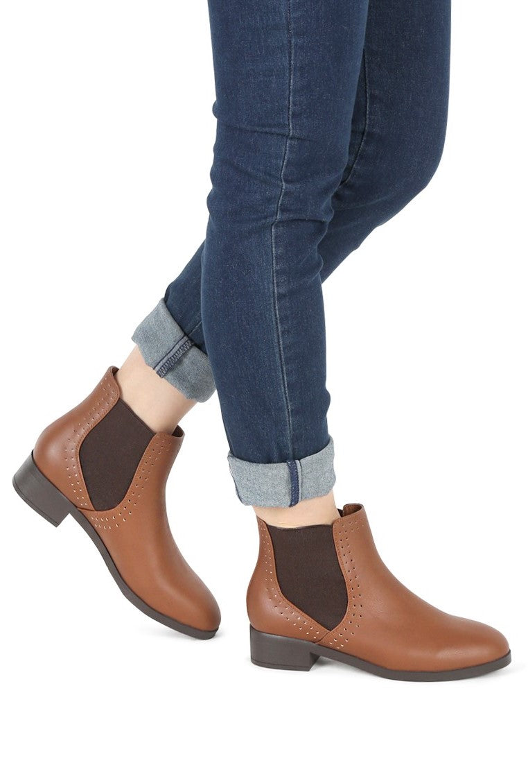 Stylish Kimberly Chelsea Boots featuring a block heel and elasticated gussets, perfect for casual or dressy outfits.