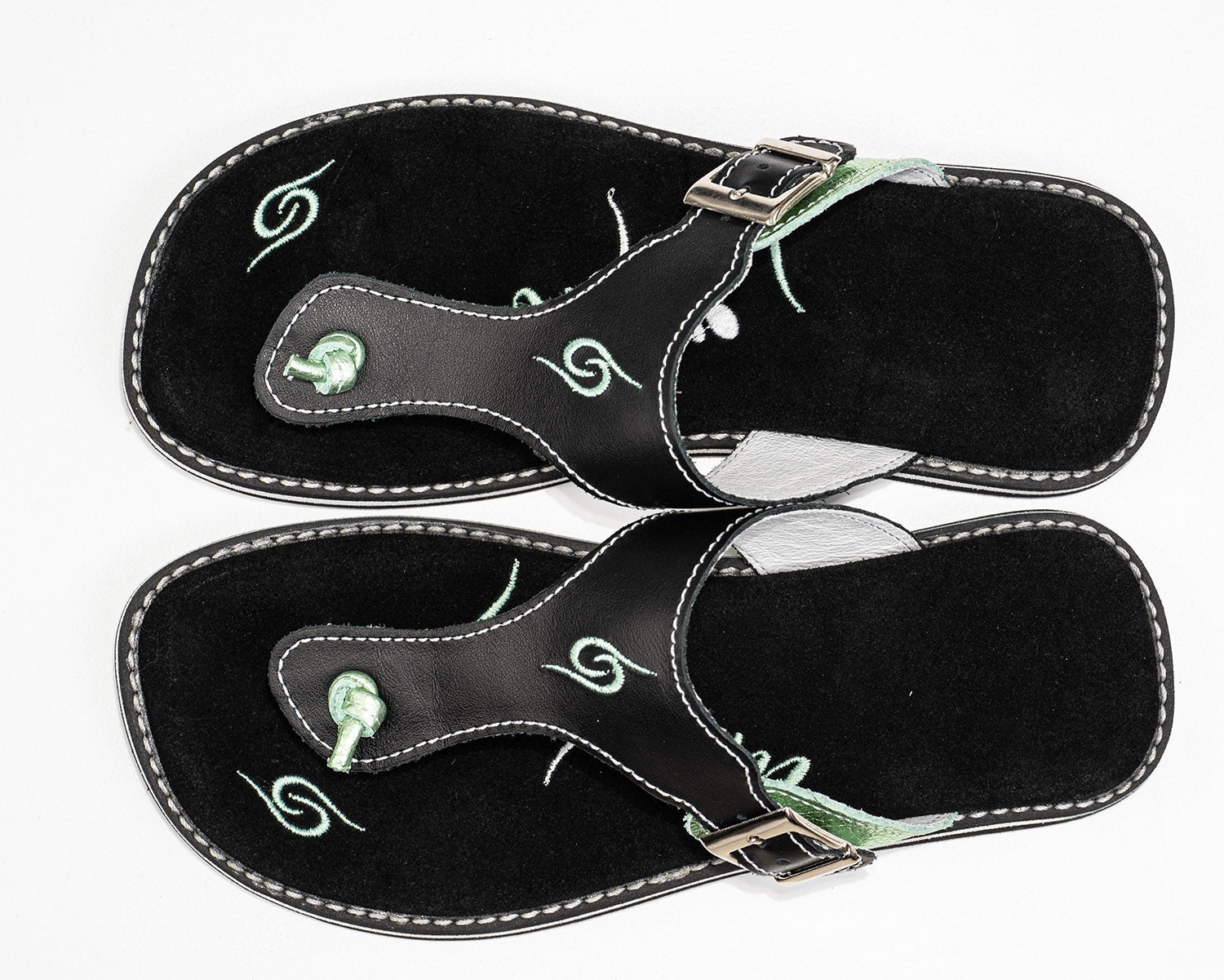 Lara summer shoes made of leather with adjustable strap and anatomical insoles, perfect for warm weather.