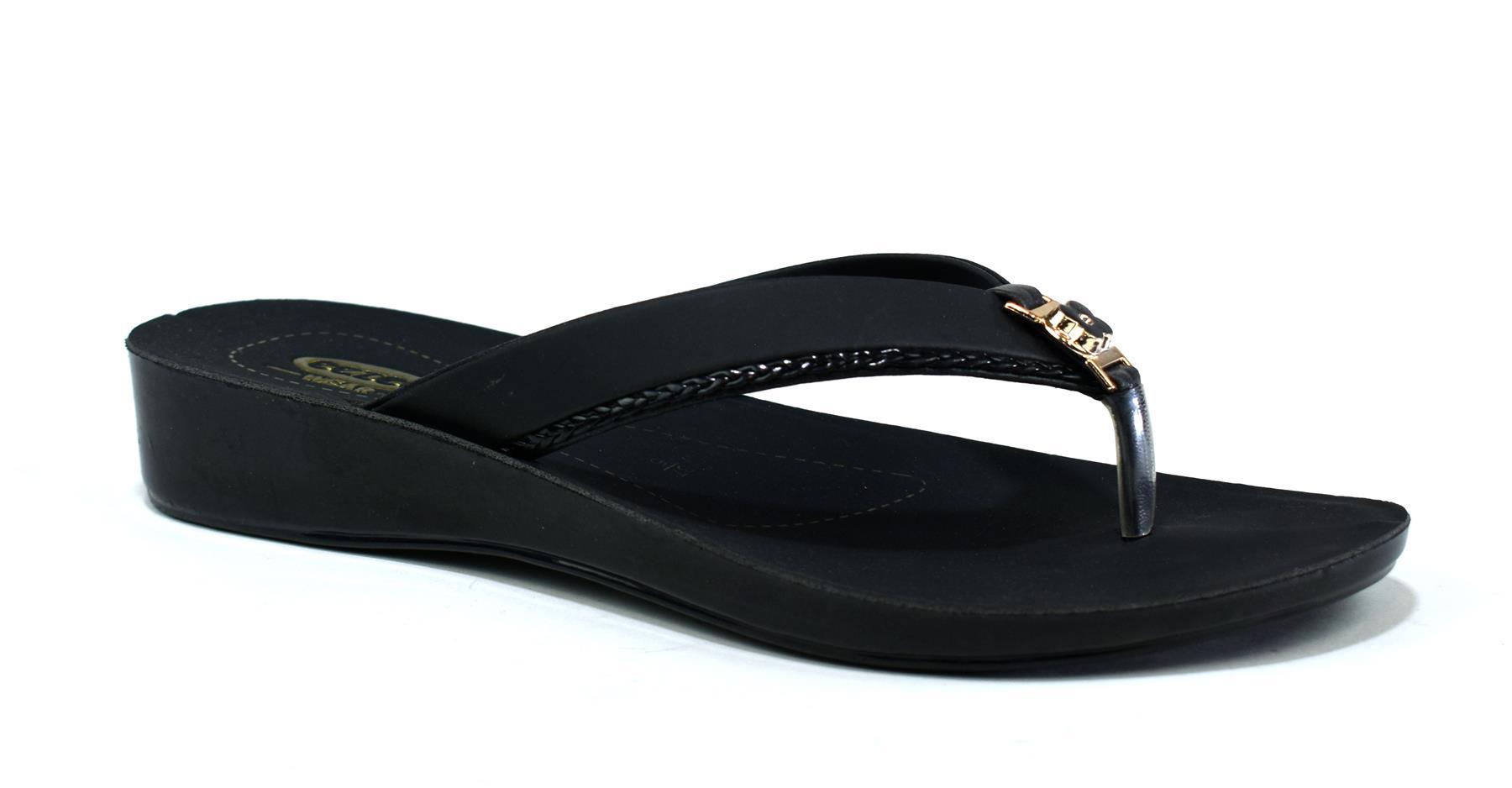 LLE-7617 Black/Gold accessory featuring a luxurious design with elegant black and shimmering gold accents.