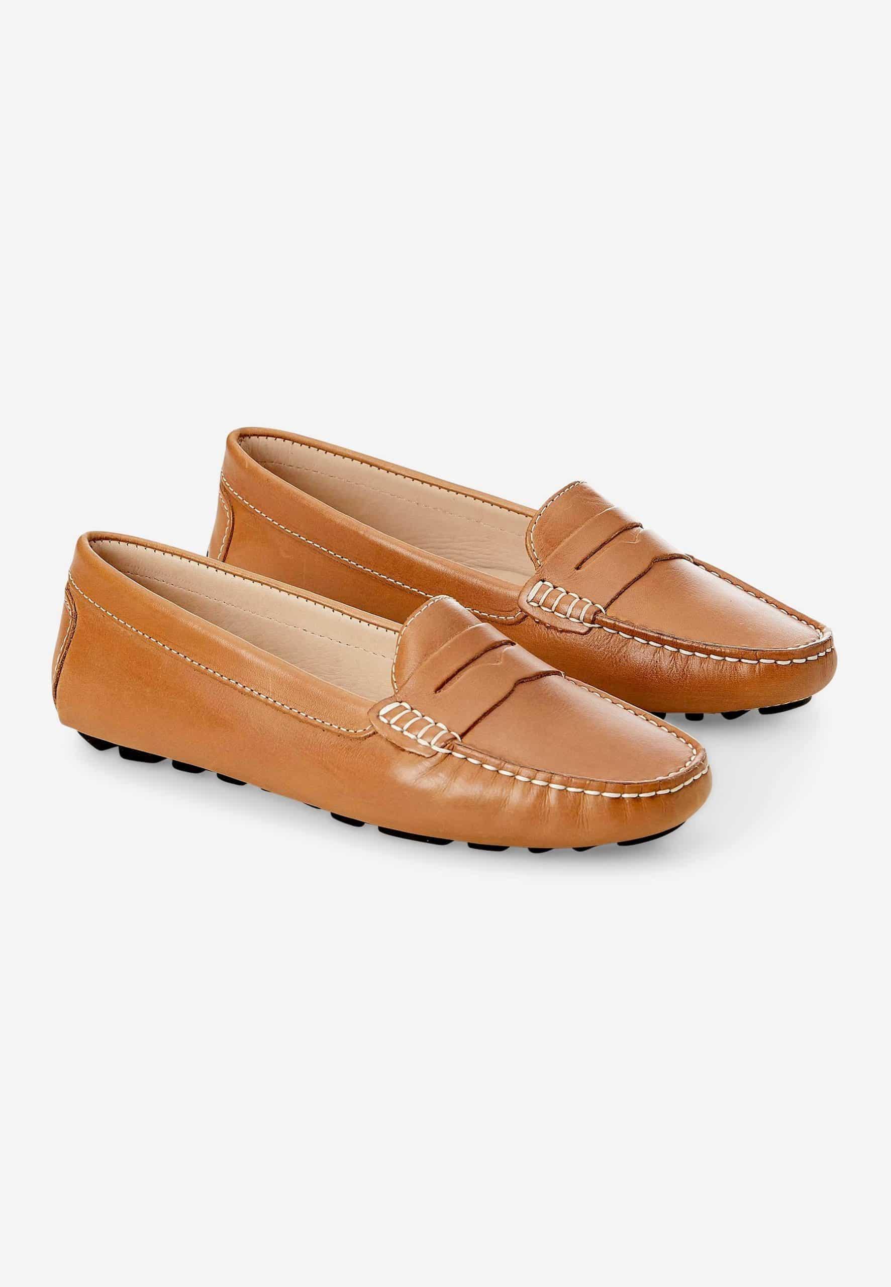 A pair of Mangará Angico Penny Loafers made from high-quality leather, showcasing their classic design and elegant finish.