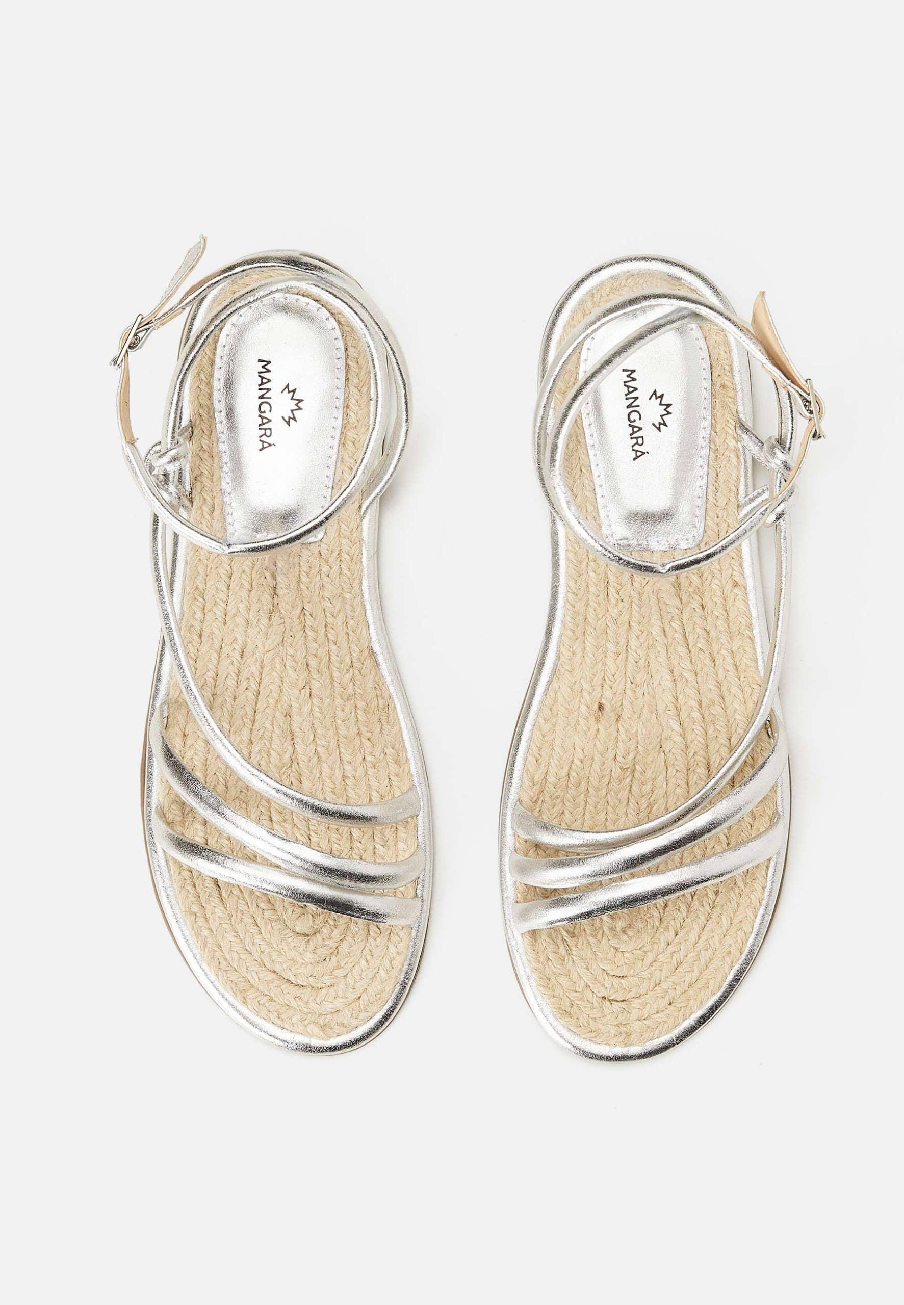 A pair of elegant Mangará Angico Women's Sandals made from high-quality leather, showcasing their stylish design and comfortable fit.