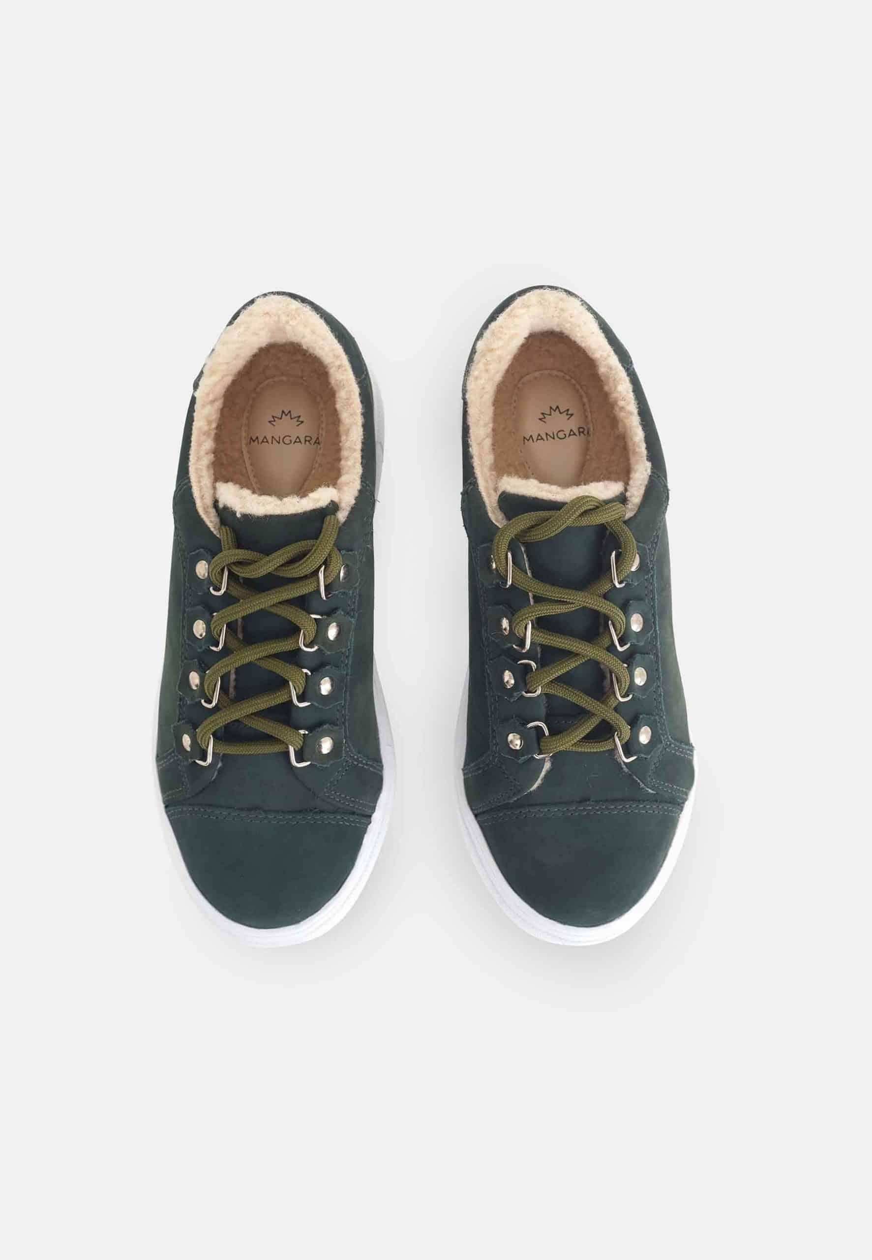 A pair of Mangará Araucaria Women's Warm Sneakers featuring a cozy interior lining and stylish design, perfect for winter wear.