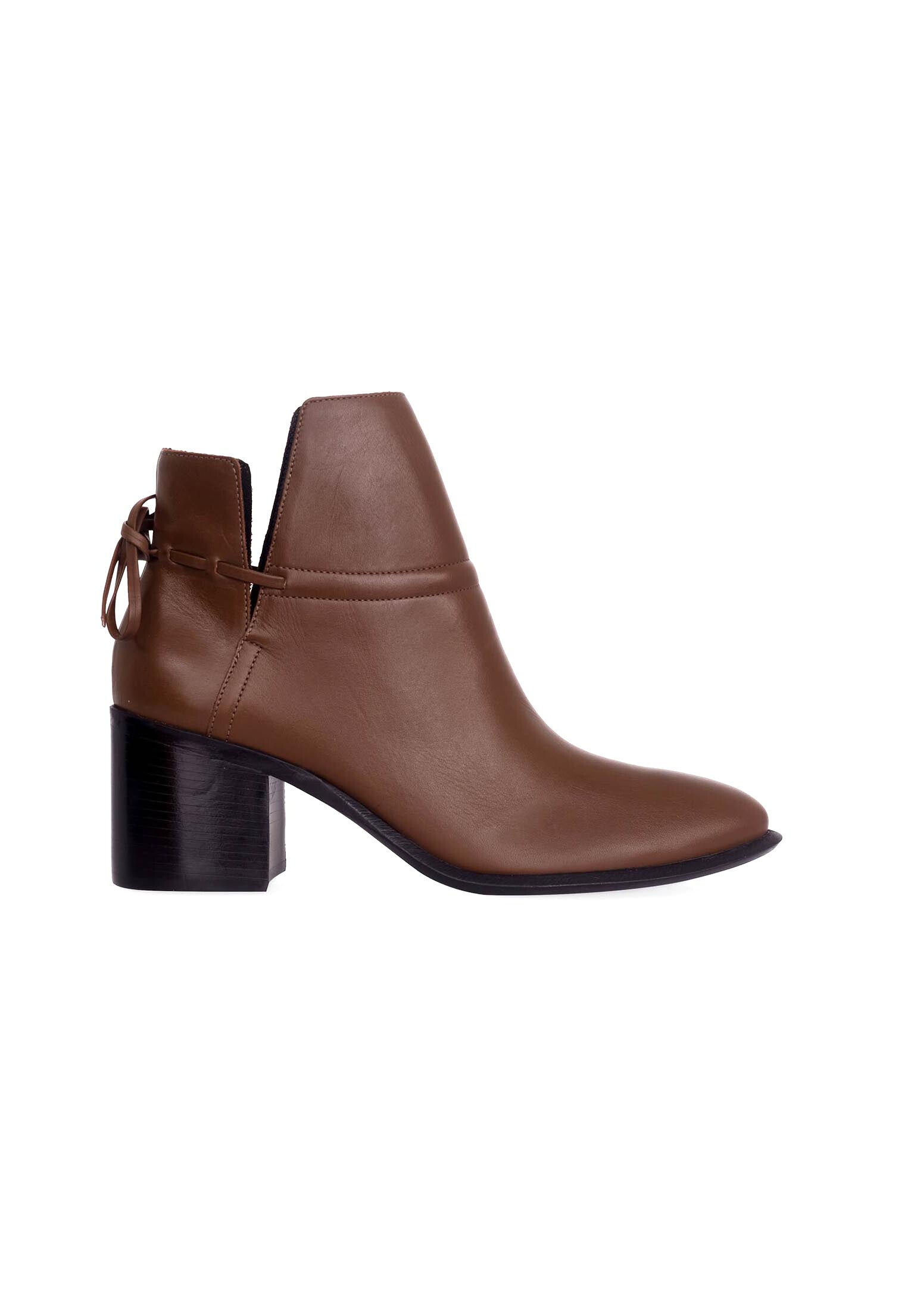 Stylish Mangará Attalea Ankle Boot Heel made from premium leather with a sturdy block heel, showcasing Brazilian craftsmanship.