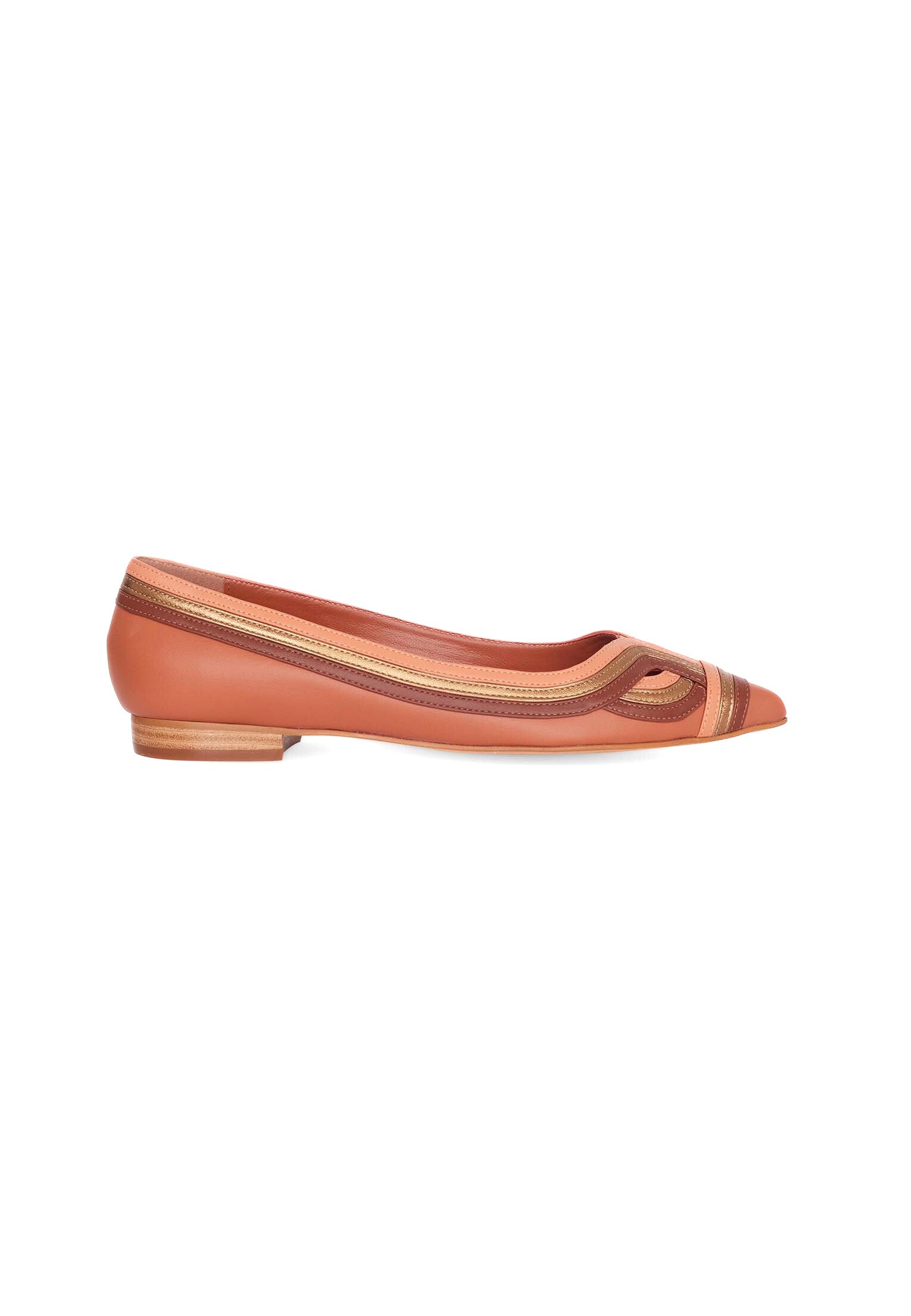 Elegant Mangará Begonia ballerinas made from premium leather, showcasing a classic design with modern detailing.