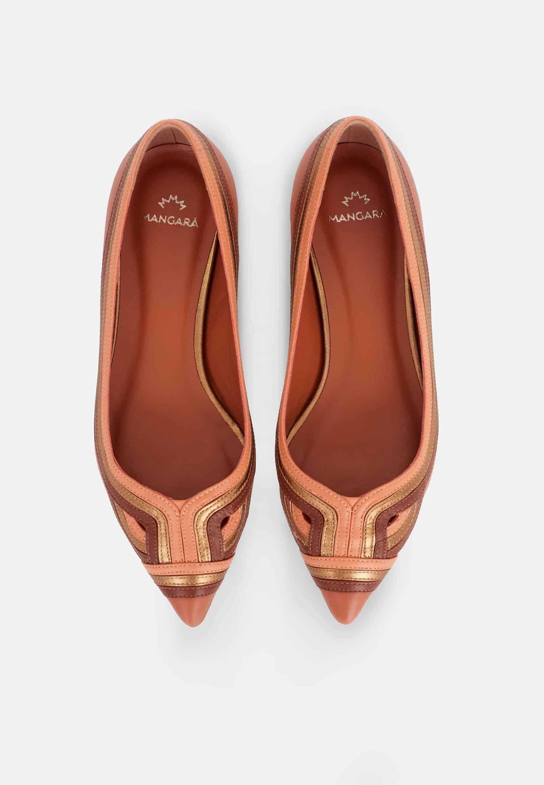 Elegant Mangará Begonia ballerinas made from premium leather, showcasing a classic design with modern detailing.