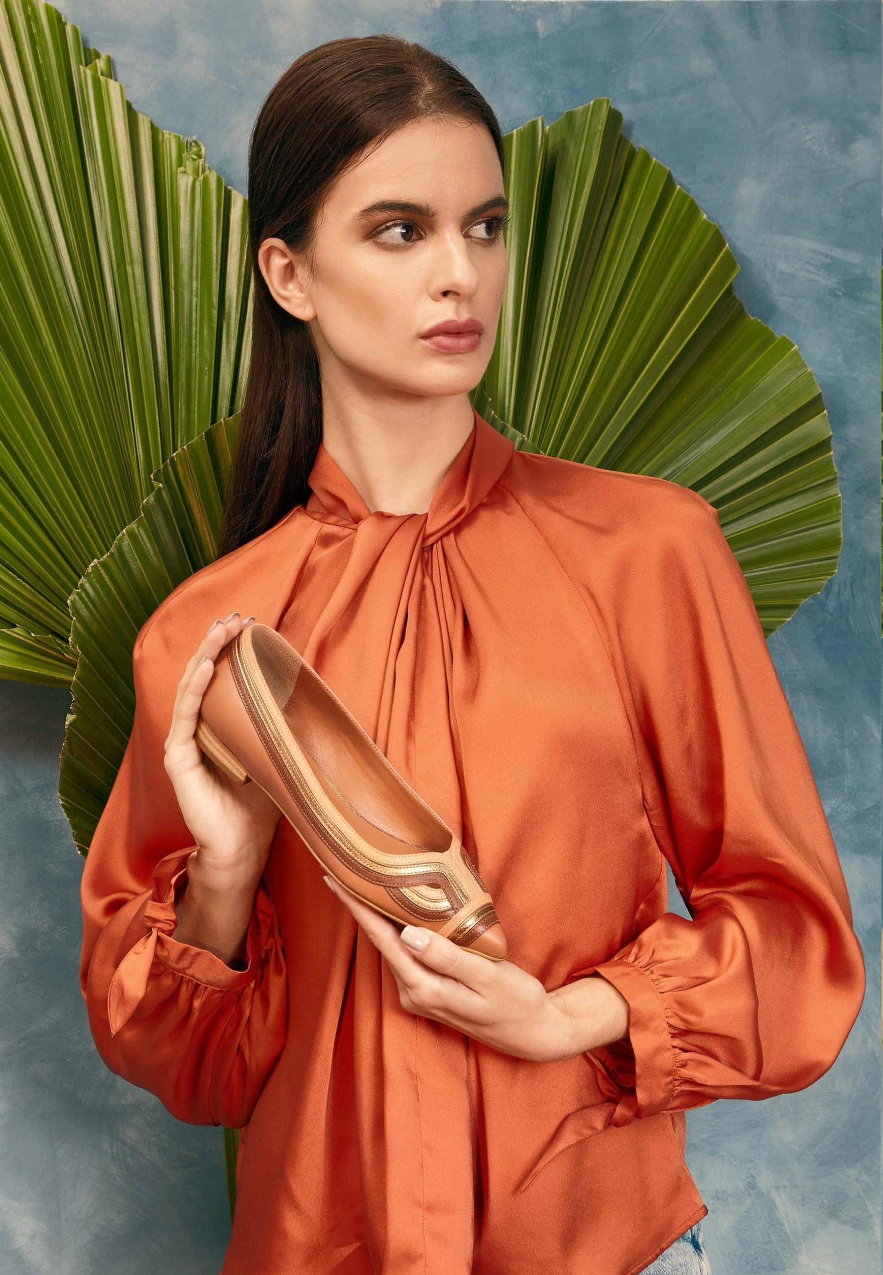 Elegant Mangará Begonia ballerinas made from premium leather, showcasing a classic design with modern detailing.