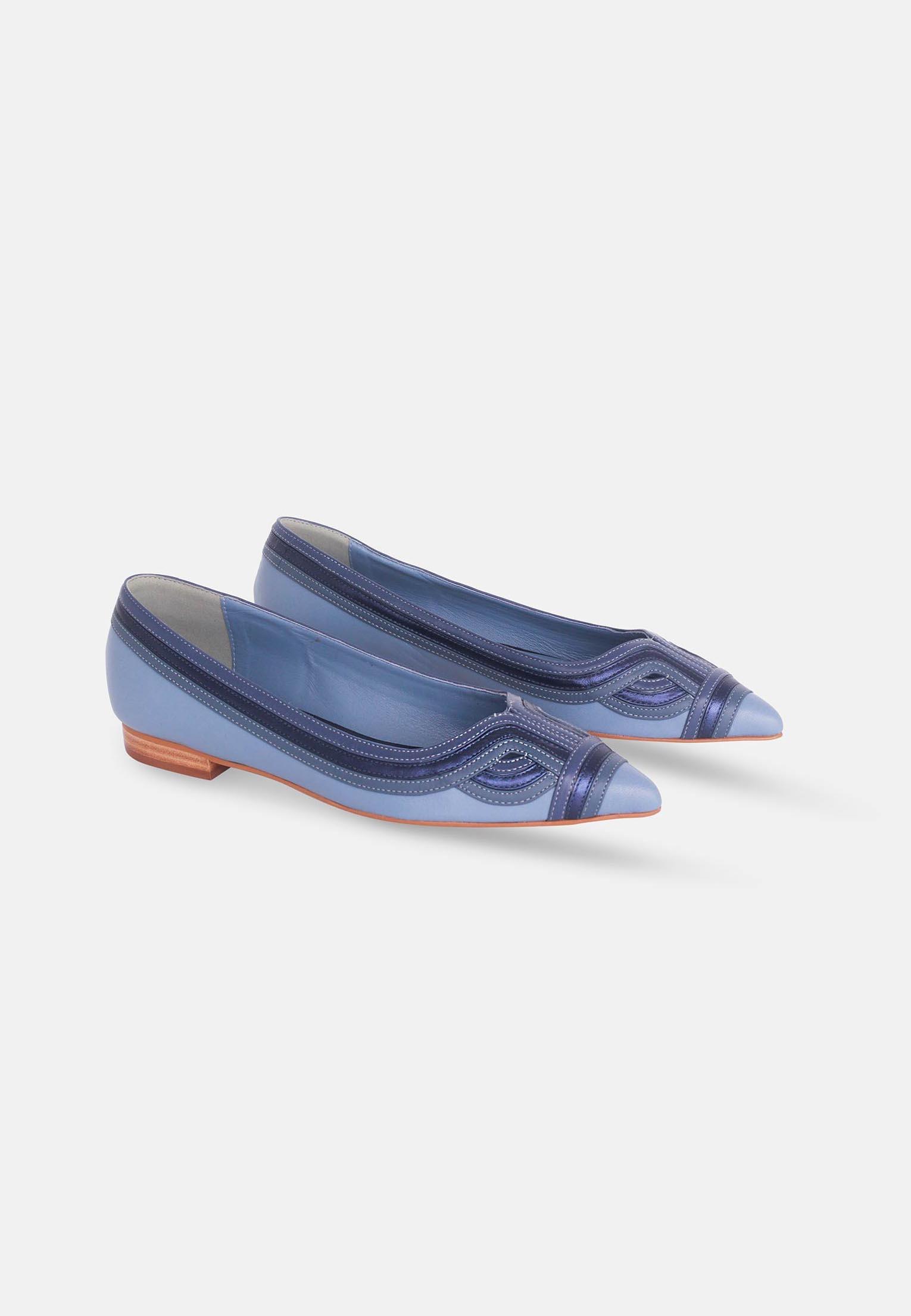 Elegant Mangará Begonia ballerinas made from premium leather, showcasing a classic design with modern detailing.