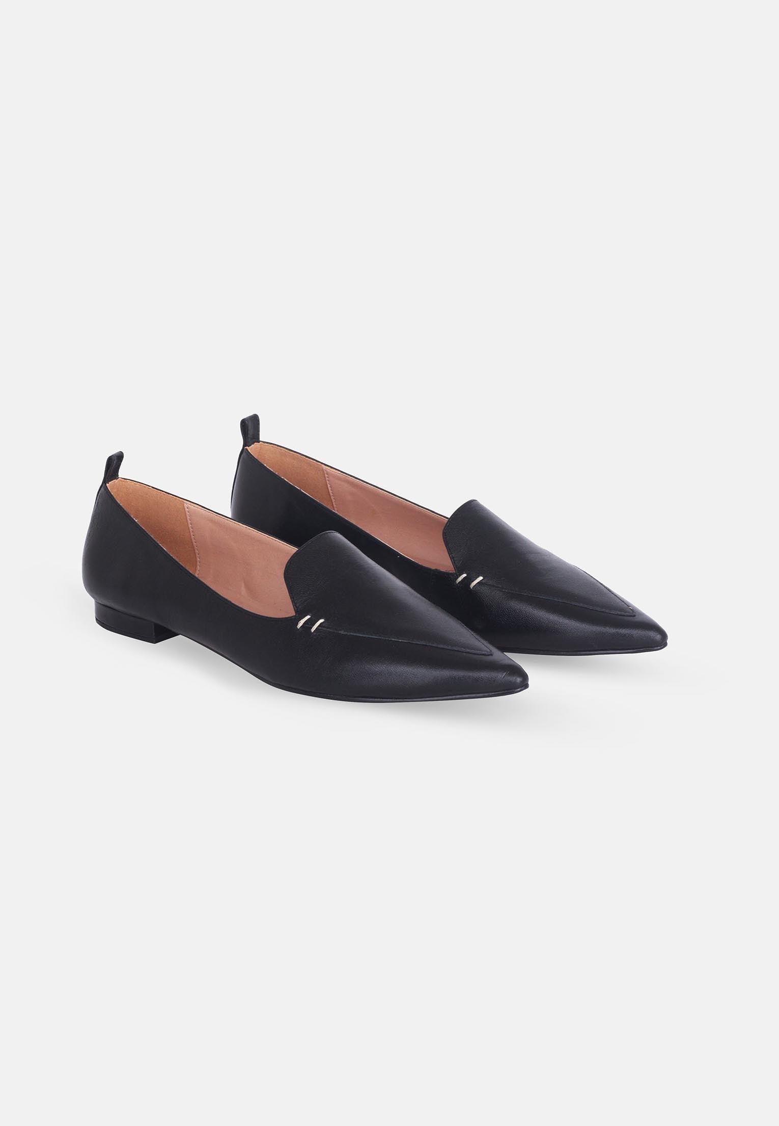 Elegant Mangará Butia Leather Ballerina flats with a pointed toe design, crafted from high-quality leather, perfect for any occasion.