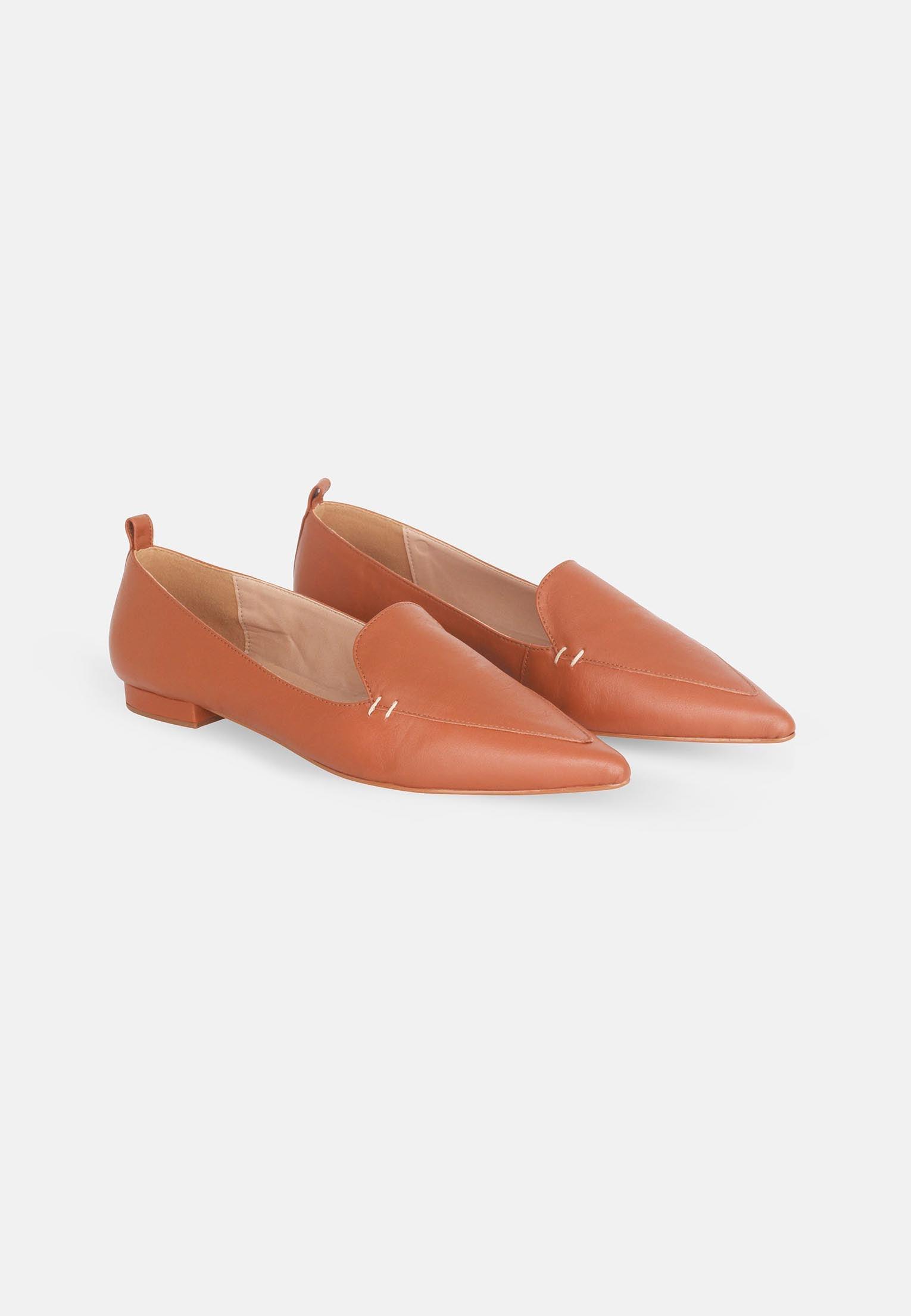 Elegant Mangará Butia Leather Ballerina flats with a pointed toe design, crafted from high-quality leather, perfect for any occasion.