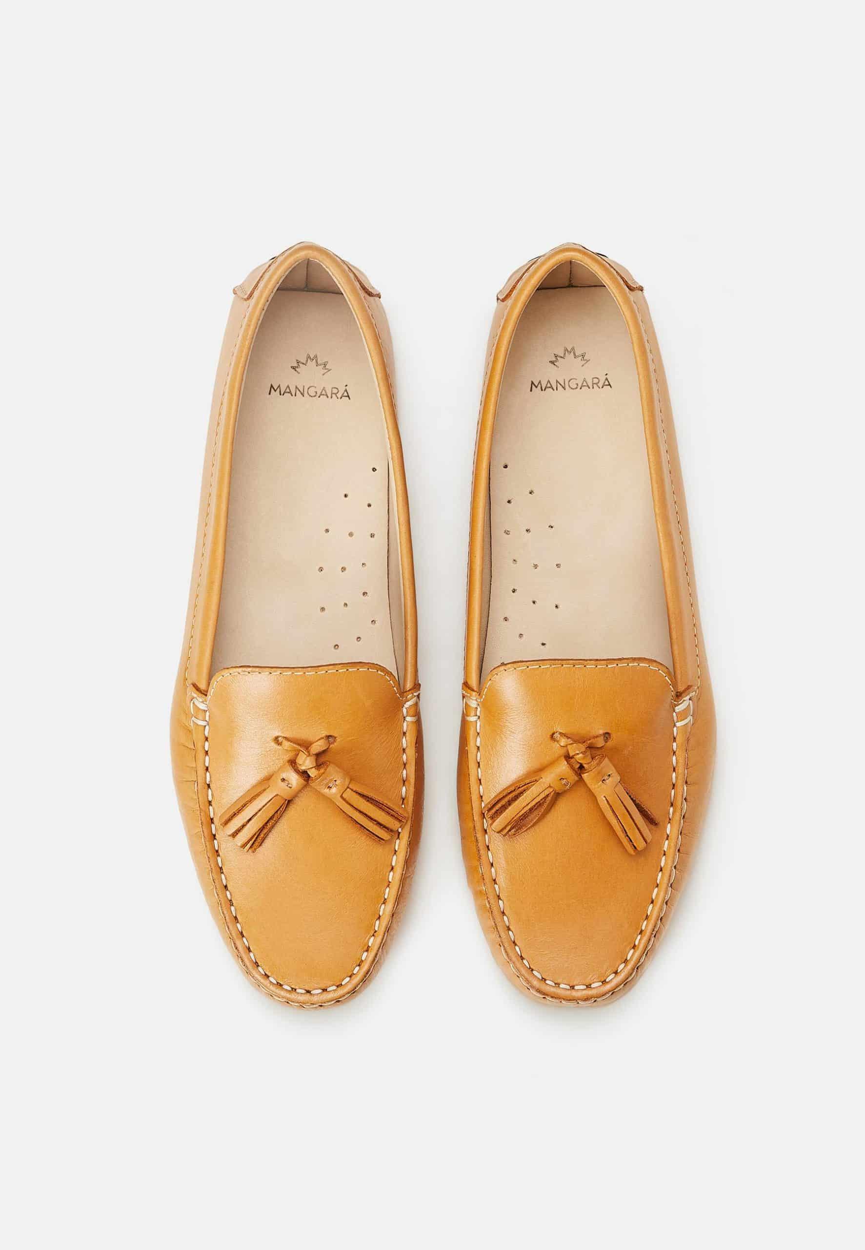 A pair of stylish Mangará Caviúna Women's Loafers featuring a sleek silhouette in a versatile color, perfect for any occasion.