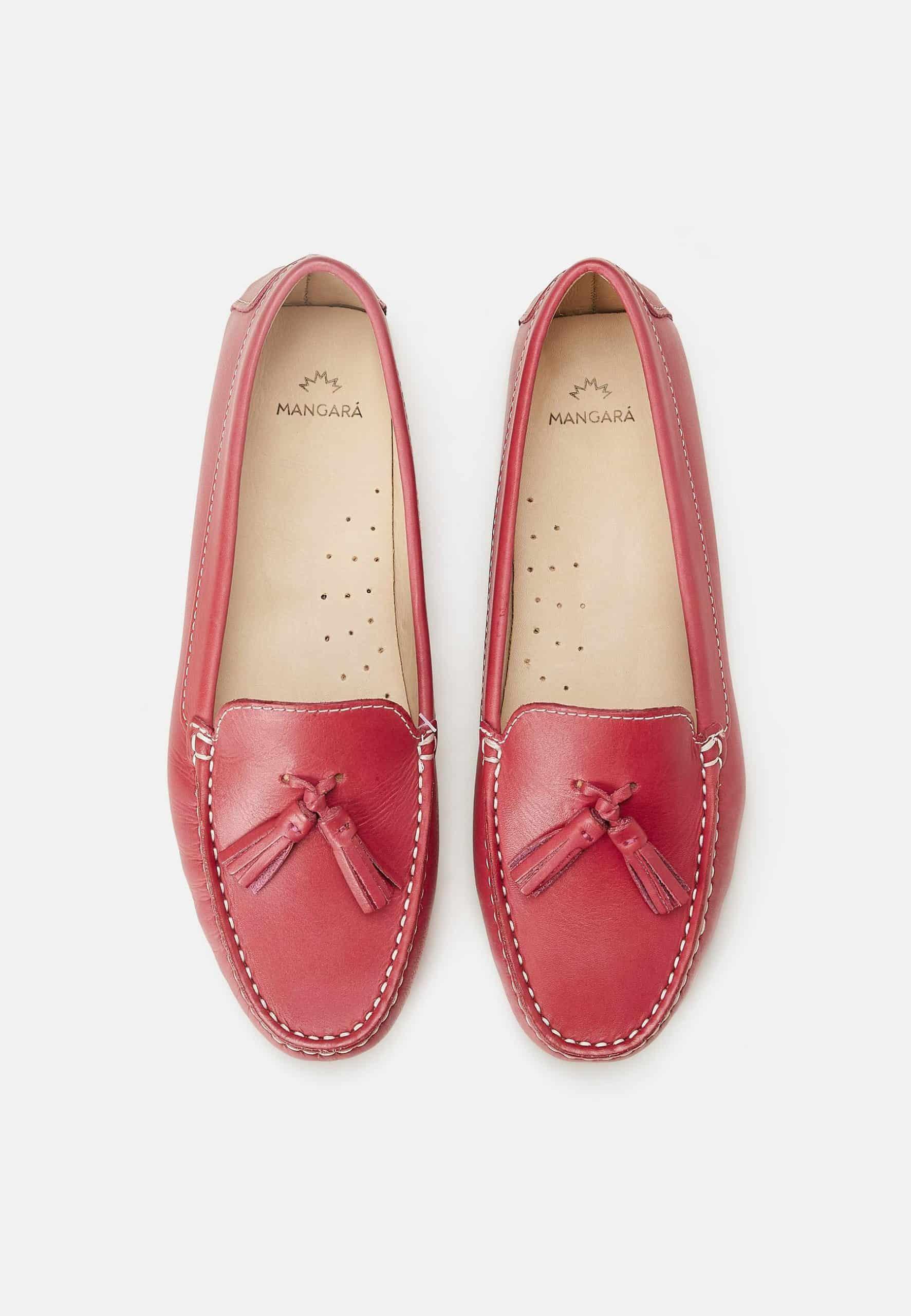 A pair of stylish Mangará Caviúna Women's Loafers featuring a sleek silhouette in a versatile color, perfect for any occasion.