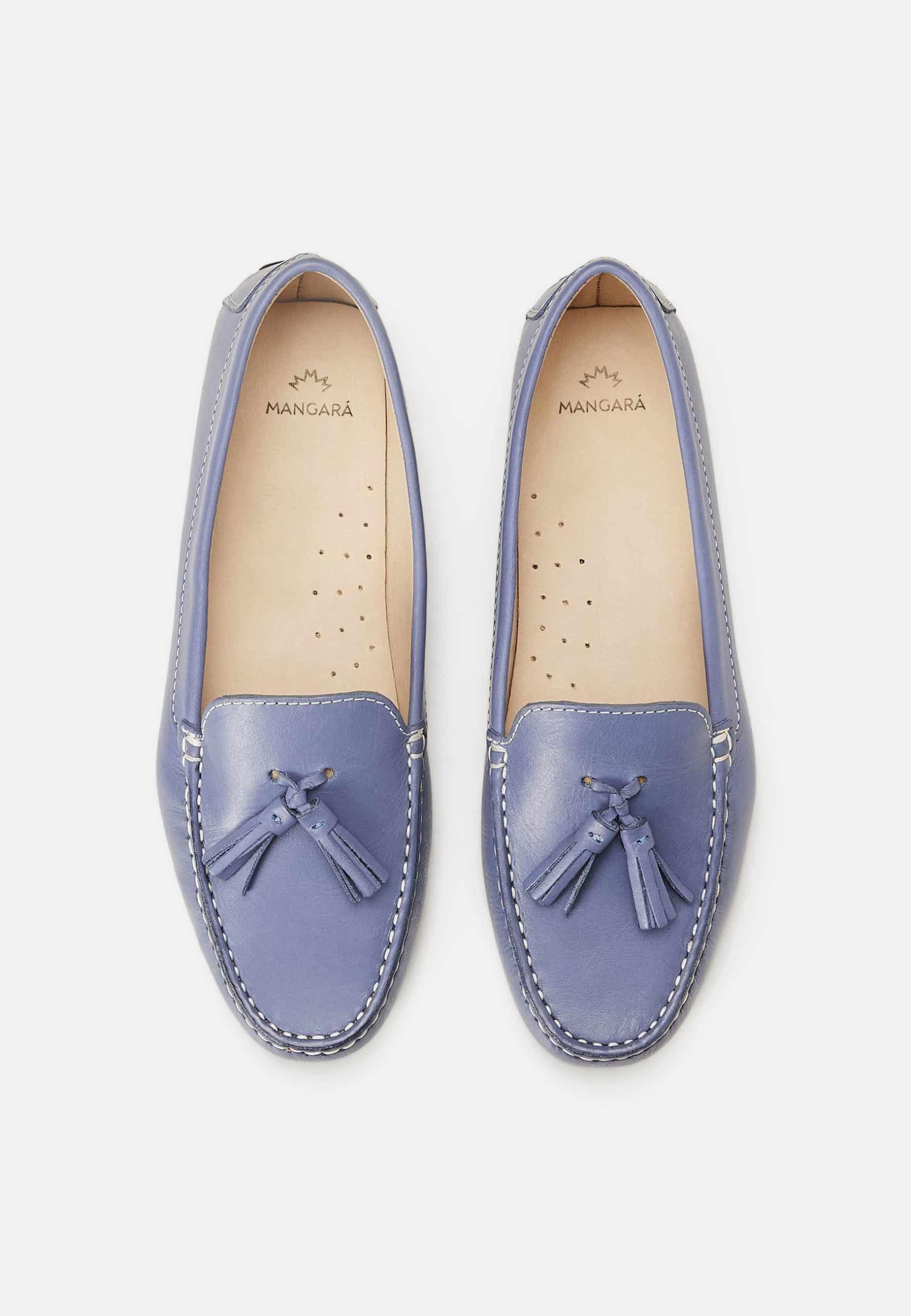 A pair of stylish Mangará Caviúna Women's Loafers featuring a sleek silhouette in a versatile color, perfect for any occasion.