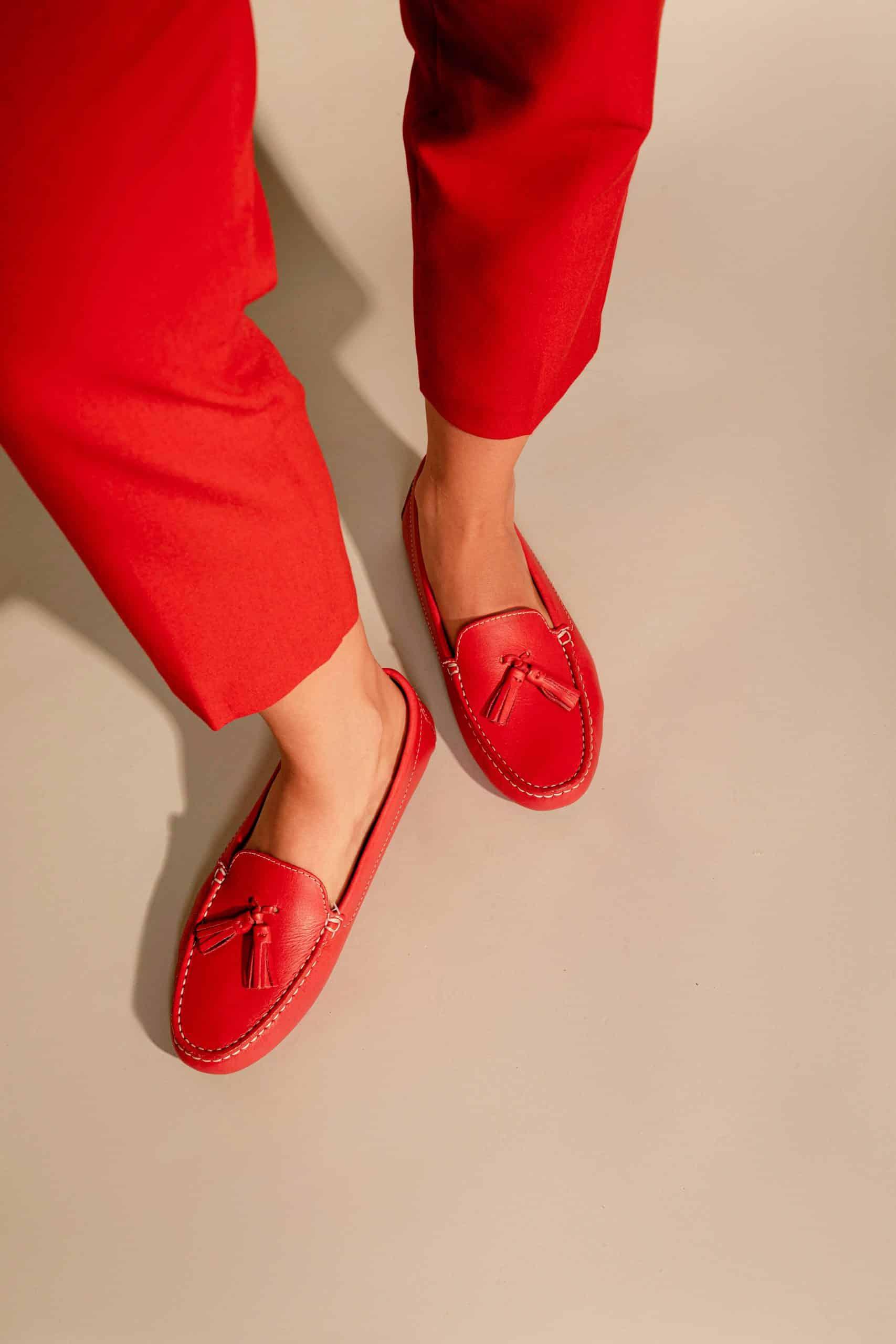 A pair of stylish Mangará Caviúna Women's Loafers featuring a sleek silhouette in a versatile color, perfect for any occasion.