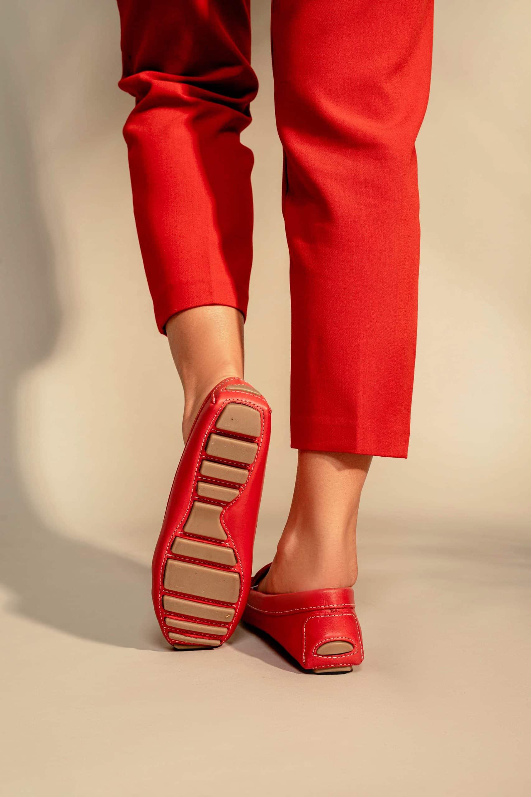 A pair of stylish Mangará Caviúna Women's Loafers featuring a sleek silhouette in a versatile color, perfect for any occasion.