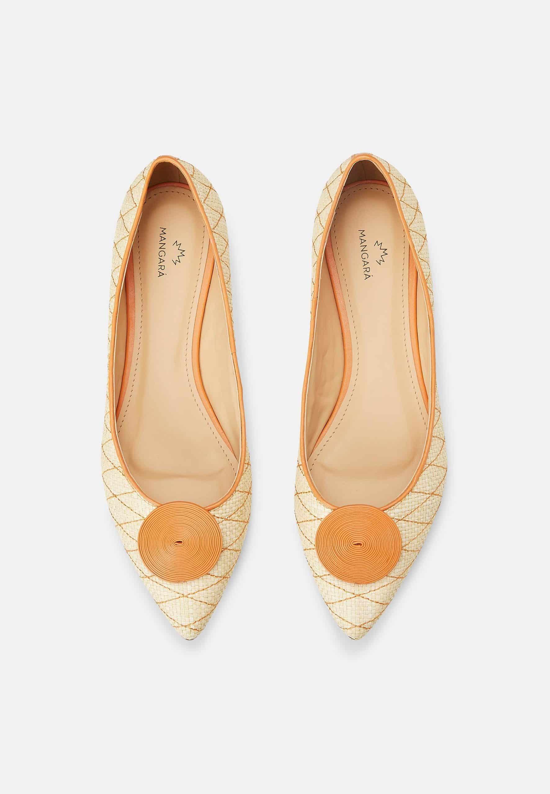 A pair of Mangará Coroba Ballerinas in beige, made from premium raffia with a textured circle detail, showcasing a stylish pointed-toe design.