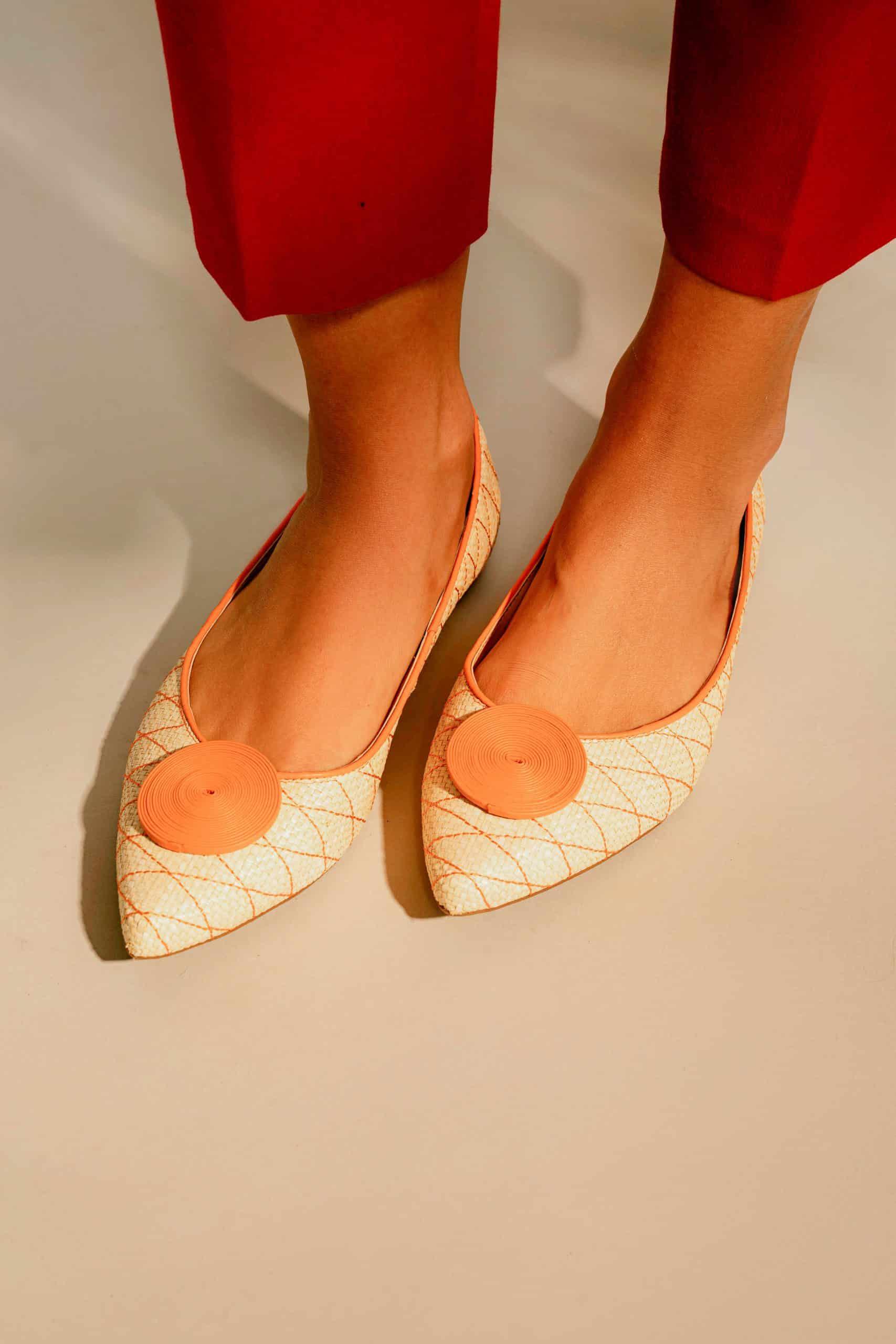 A pair of Mangará Coroba Ballerinas in beige, made from premium raffia with a textured circle detail, showcasing a stylish pointed-toe design.