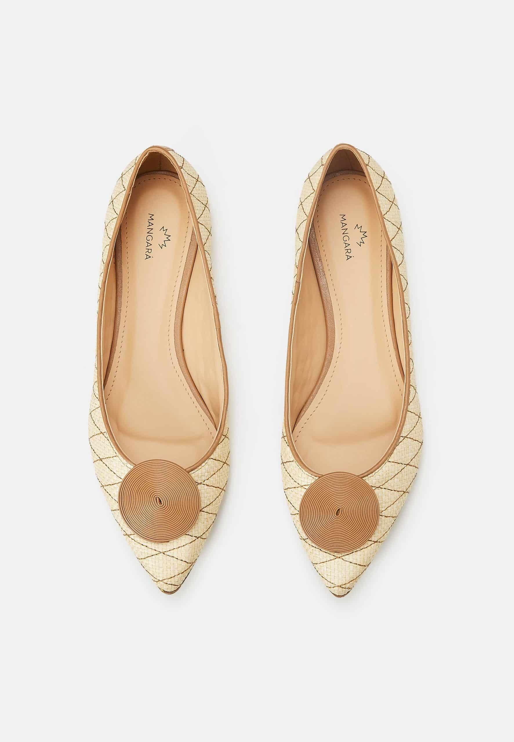 A pair of Mangará Coroba Ballerinas in beige, made from premium raffia with a textured circle detail, showcasing a stylish pointed-toe design.