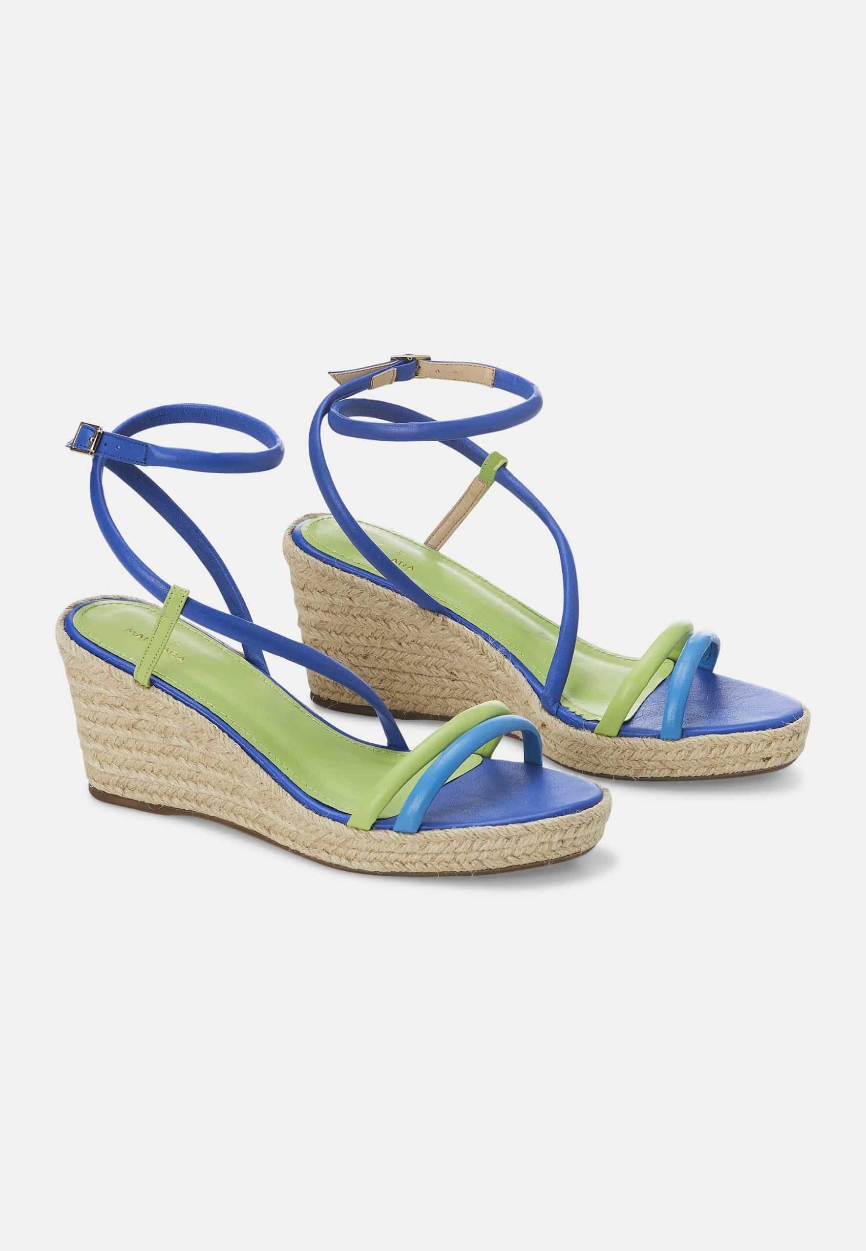 Stylish Mangará Romã Espadrilles Wedges featuring a jute sole and adjustable ankle strap, perfect for any occasion.