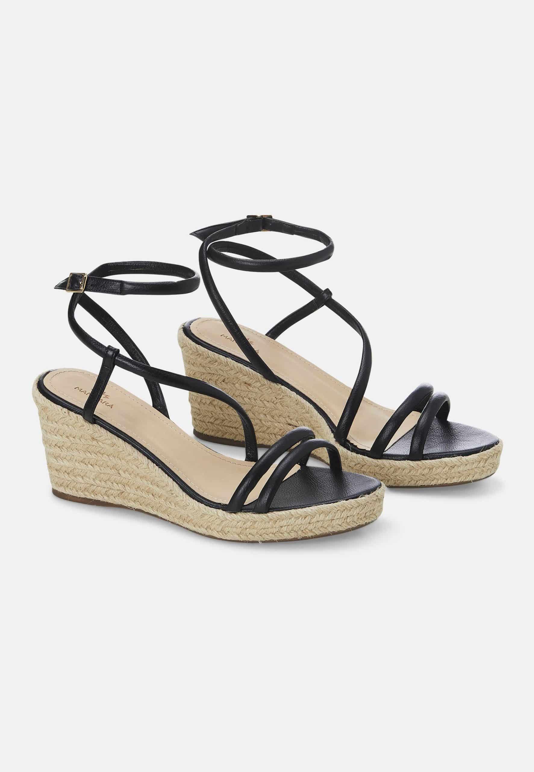 Stylish Mangará Romã Espadrilles Wedges featuring a jute sole and adjustable ankle strap, perfect for any occasion.