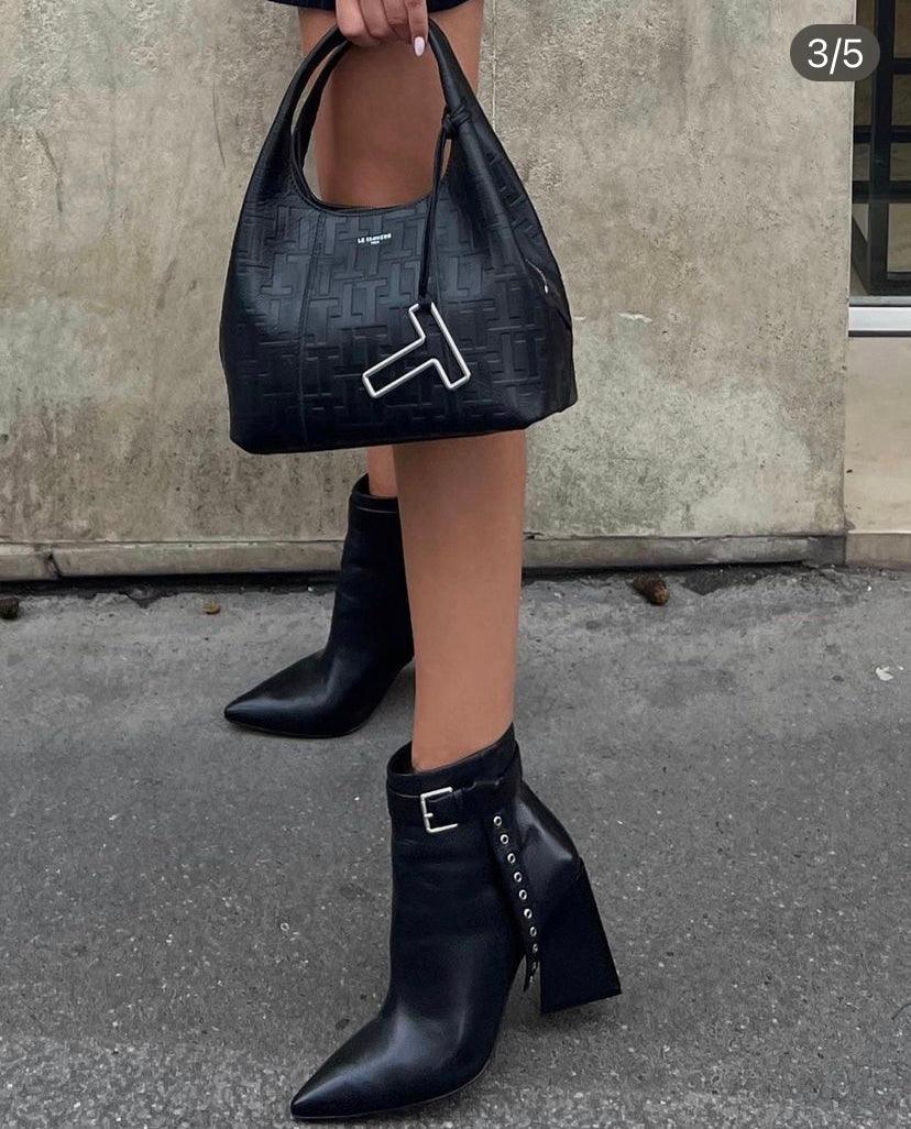 Mangará Salvia Ankle Boot Heeled in premium leather with pointed toe and side zip closure, showcasing elegant design and sturdy rubber sole.