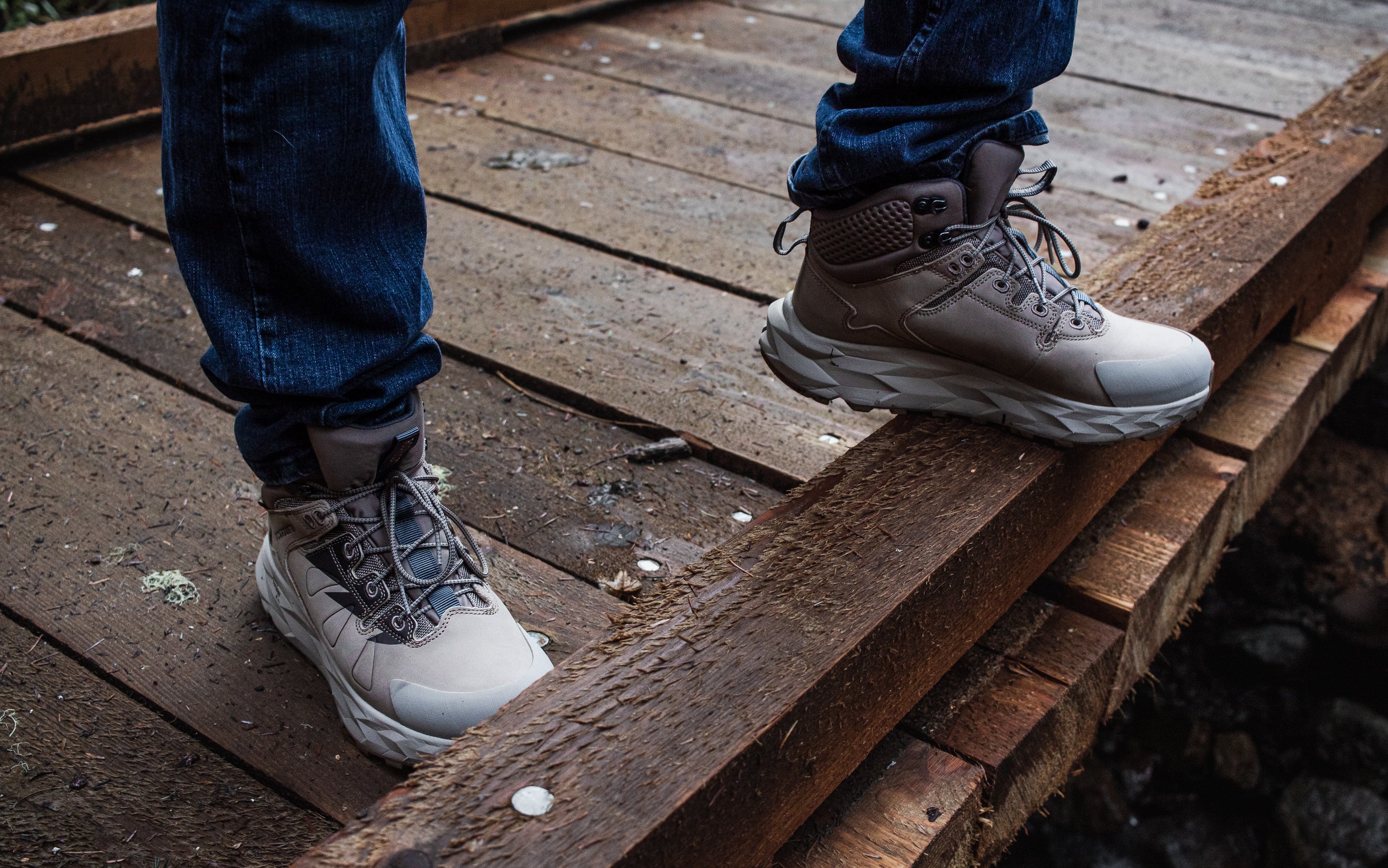 ROCKROOSTER Farmington Sand 6 Inch Waterproof Hiking Boots showcasing nubuck leather and Vibram outsole.