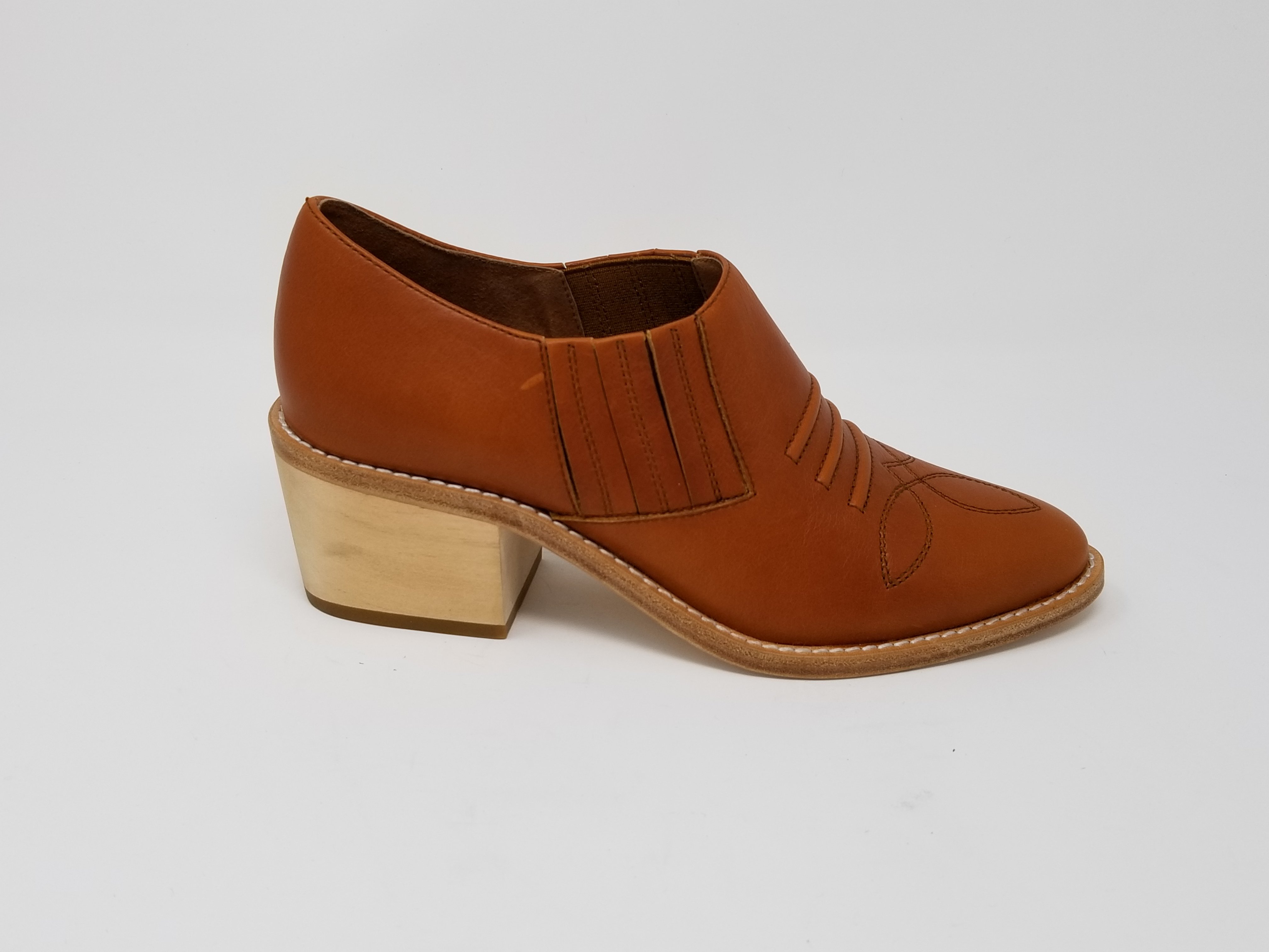 Santa Ana shoes featuring full leather upper, memory foam insole, and natural wood heel, crafted in Los Angeles.