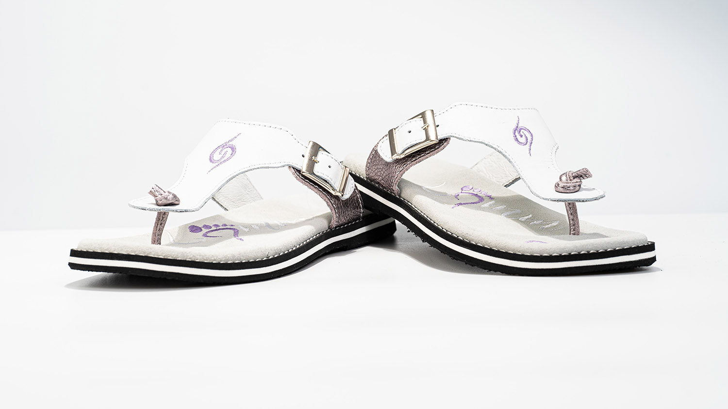 Sara summer shoes made of leather with adjustable strap and anatomical insoles, perfect for warm weather.