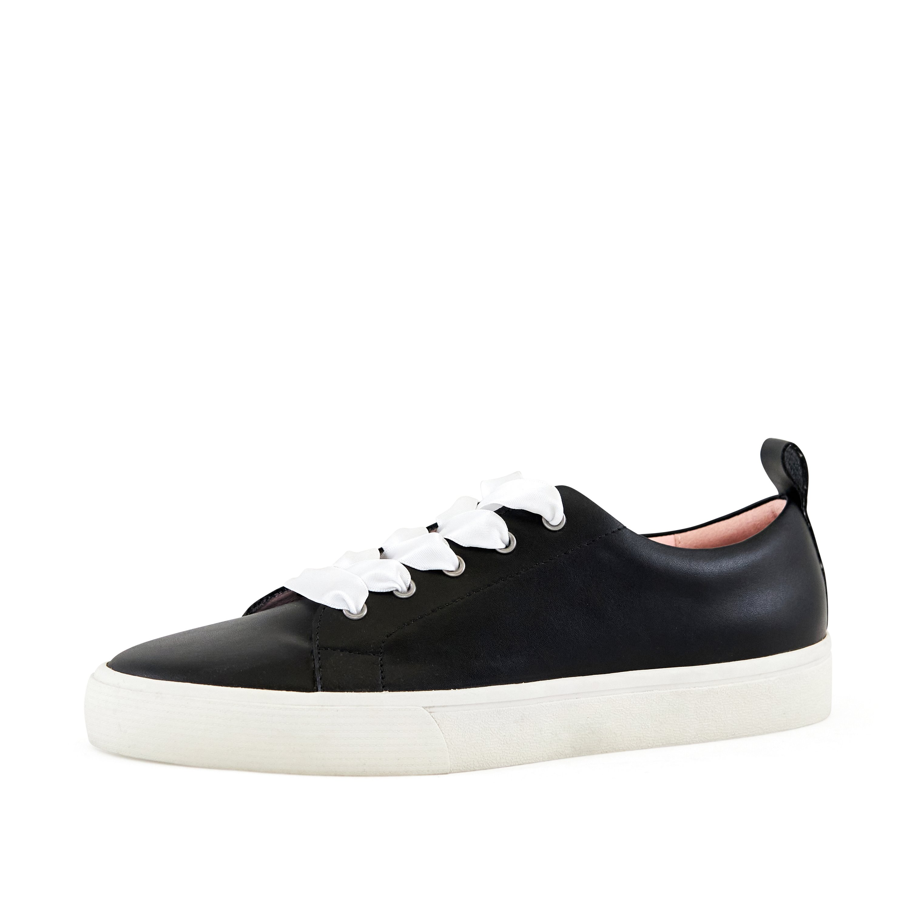 Women's Vancouver Wide Lace Sneakers in Black with satin laces and cushioned inner sole, showcasing a stylish and comfortable design.