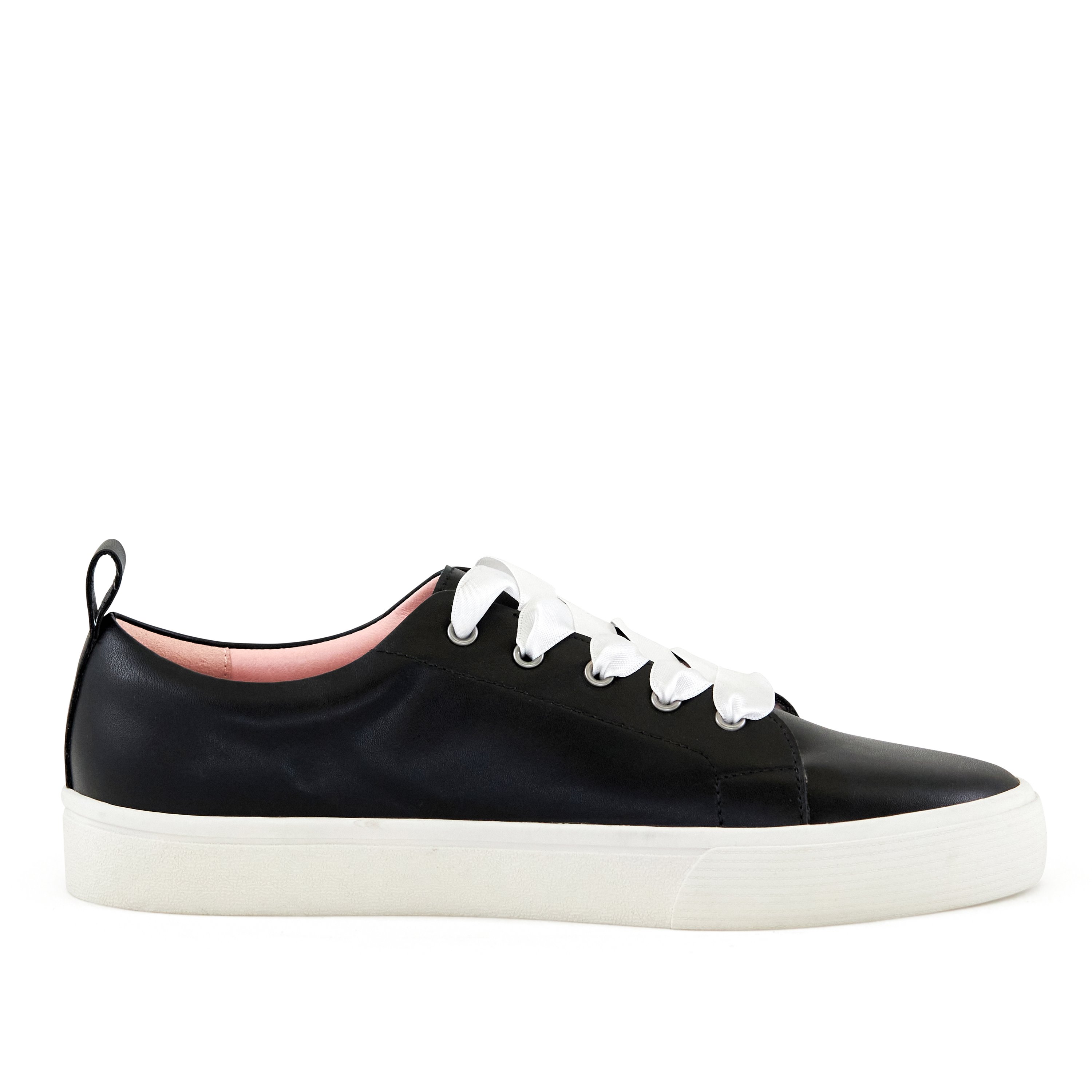 Women's Vancouver Wide Lace Sneakers in Black with satin laces and cushioned inner sole, showcasing a stylish and comfortable design.